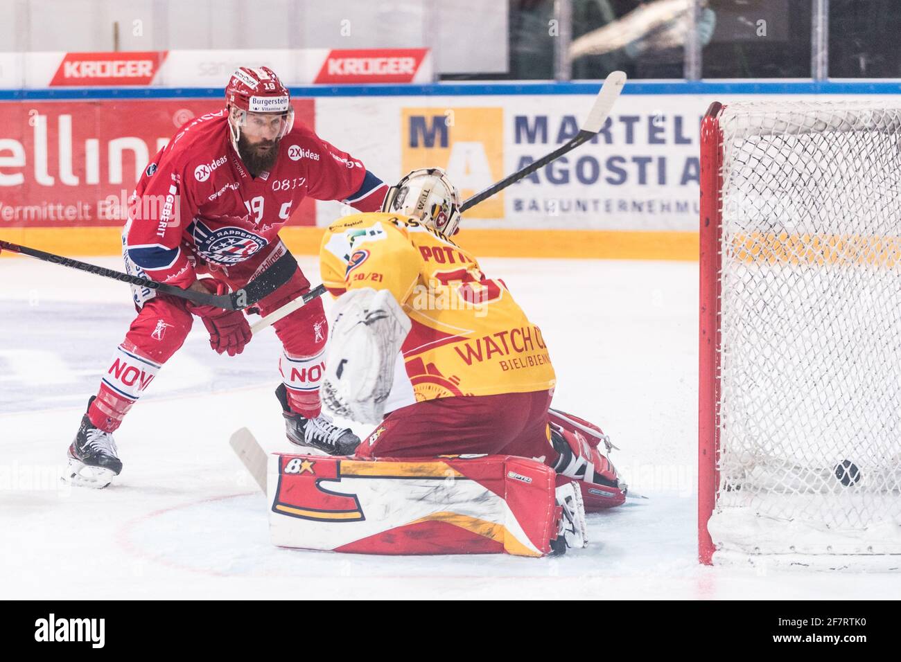 Rapperswil Switzerland 09th Apr 21 April 9th 21 Rapperswil St Galler Kantonalbank Arena Nl Pre Playoffs Game 2 Sc Rapperswil Jona Lakers Ehc Biel Bienne 19 Andrew Rowe Lakers Scores The Goal To Rapperswil Switzerland 09th Apr 21 April 9th 21 Rapperswil St Galler Kantonalbank Arena Nl Pre Playoffs Game 2 Sc Rapperswil Jona Lakers Ehc Biel Bienne 19 Andrew Rowe Lakers Scores The Goal To