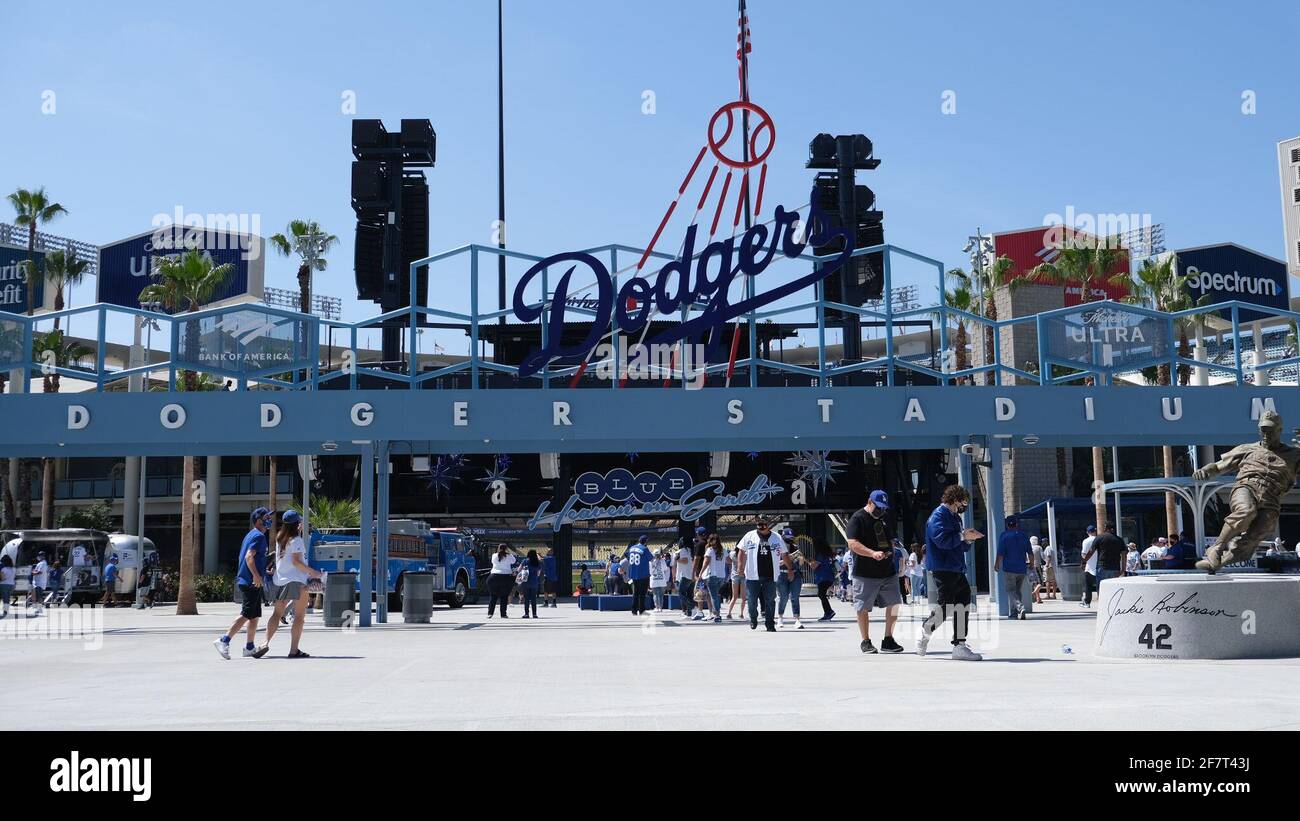 Los Angeles, CA, USA. 9th Apr, 2021. Fans enter the stadium at the Dodgers home opening game against the Nationals on Friday. The Dodgers opened up the stadium for the first time in 18 months with new COVID-19 fan guidelines including social distancing and wearing masks. Credit: Young G. Kim/Alamy Live News Stock Photo