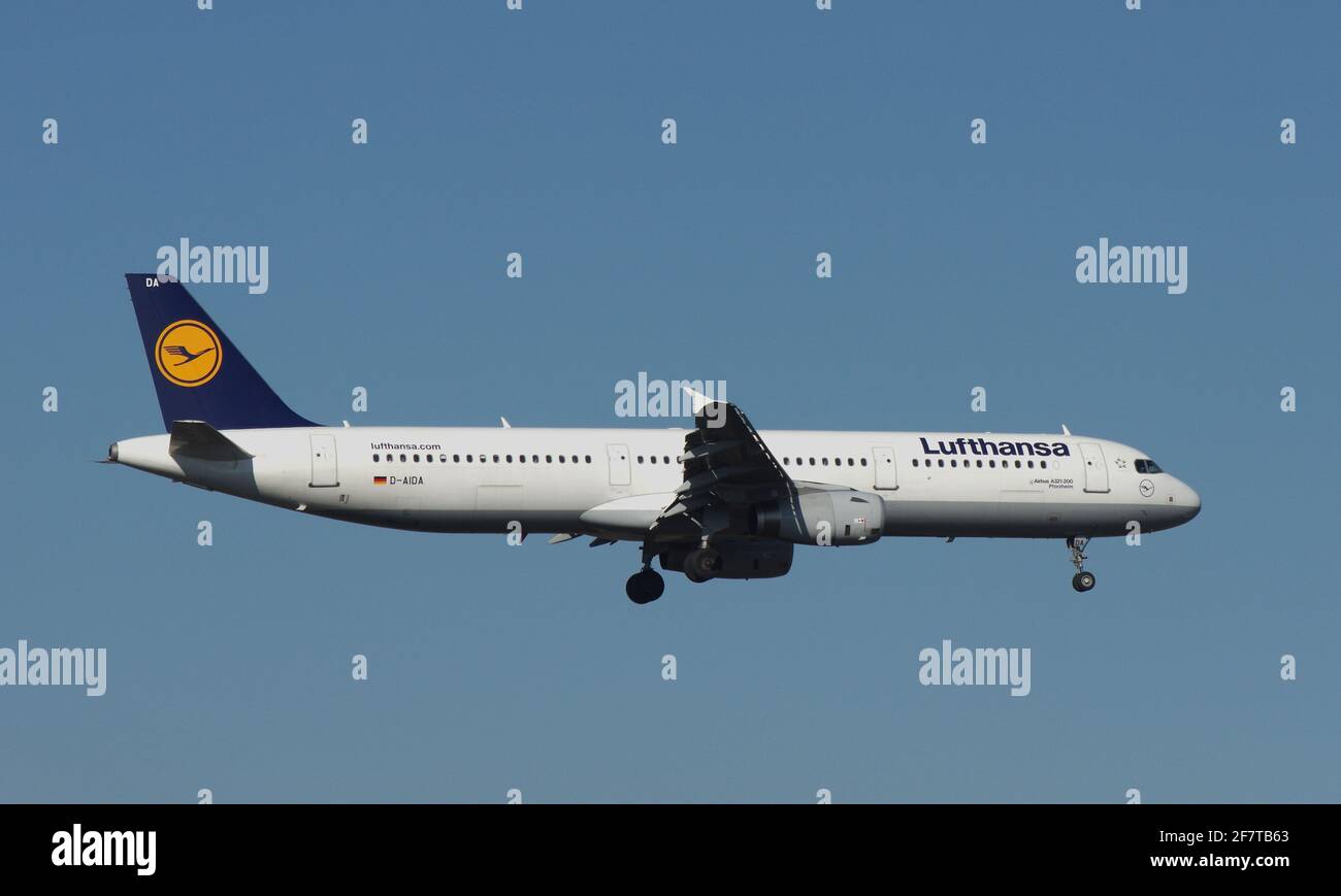 Düsseldorf, Germany, February 16, 2016: Airbus A321-200 of Lufthansa while final approach near the airport of Dusseldorf Stock Photo