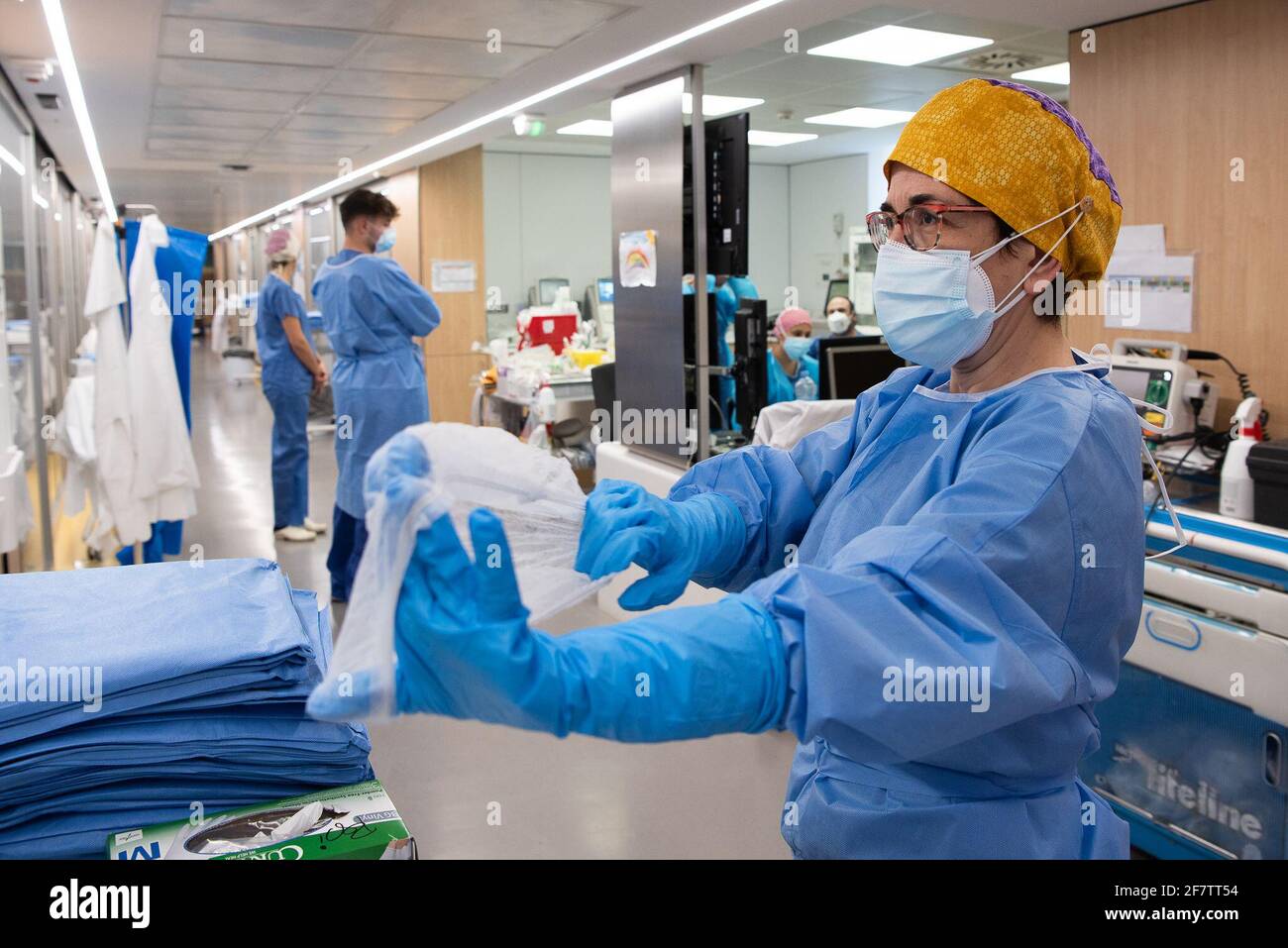 Barcelona, Spain. 8th Apr, 2021. A medical worker prepares to work at a hospital in Barcelona, Spain, April 8, 2021. COVID-19 deaths in Europe surpassed the one million mark on Friday, reaching 1,001,313, according to the dashboard of the World Health Organization's Regional Office for Europe. Credit: Francisco Avia/Xinhua/Alamy Live News Stock Photo