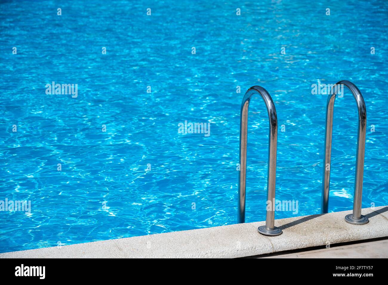 Outdoor pool railings with clear water Stock Photo - Alamy