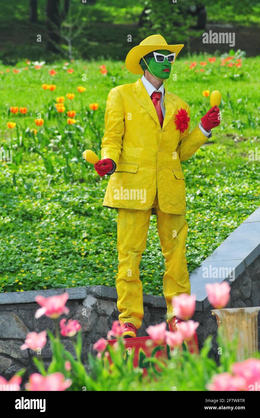 Yellow suit hi-res stock photography and images - Alamy