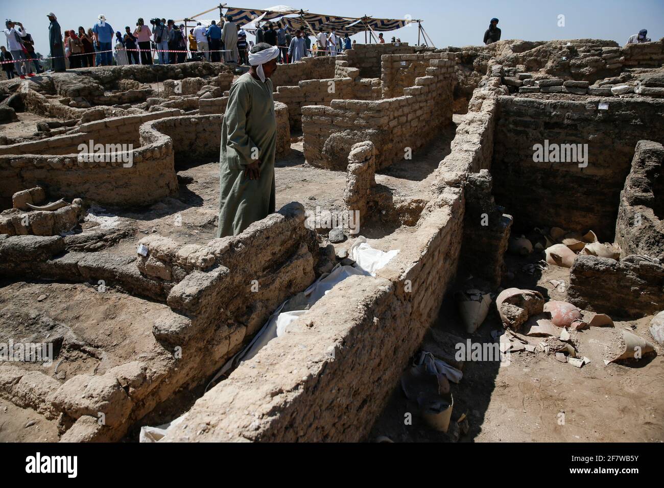 Lost golden city luxor egypt hi-res stock photography and images - Alamy