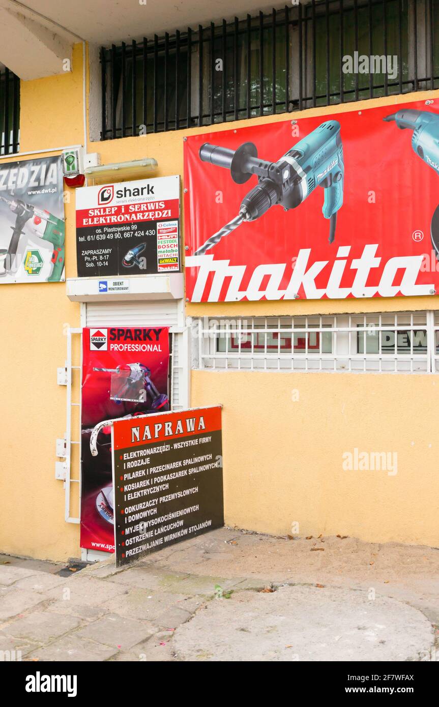 POZNAN, POLAND - Apr 11, 2016: Entrance to a Makita tool store on the  Piastowskie area Stock Photo - Alamy