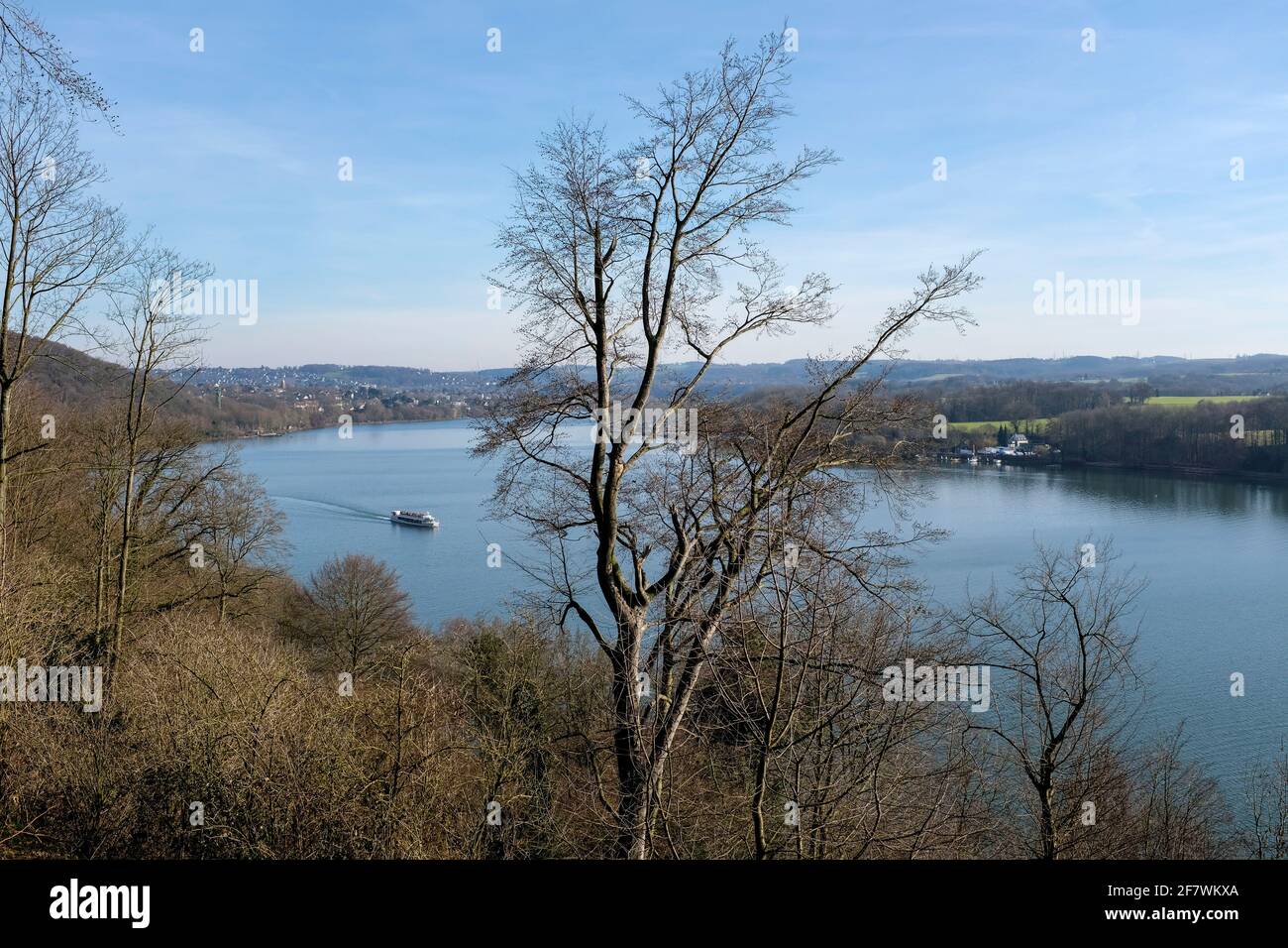 17.02.2019, Essen, Nordrhein-Westfalen, Deutschland - Ausflugsschiff auf dem Baldeneysee in Essen im Winter Stock Photo