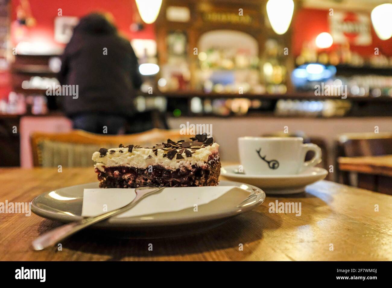 28.01.2020, Essen, Nordrhein-Westfalen, Deutschland - Kaffee und Kuchen in der Zweibar in Essen-Ruettenscheid Stock Photo
