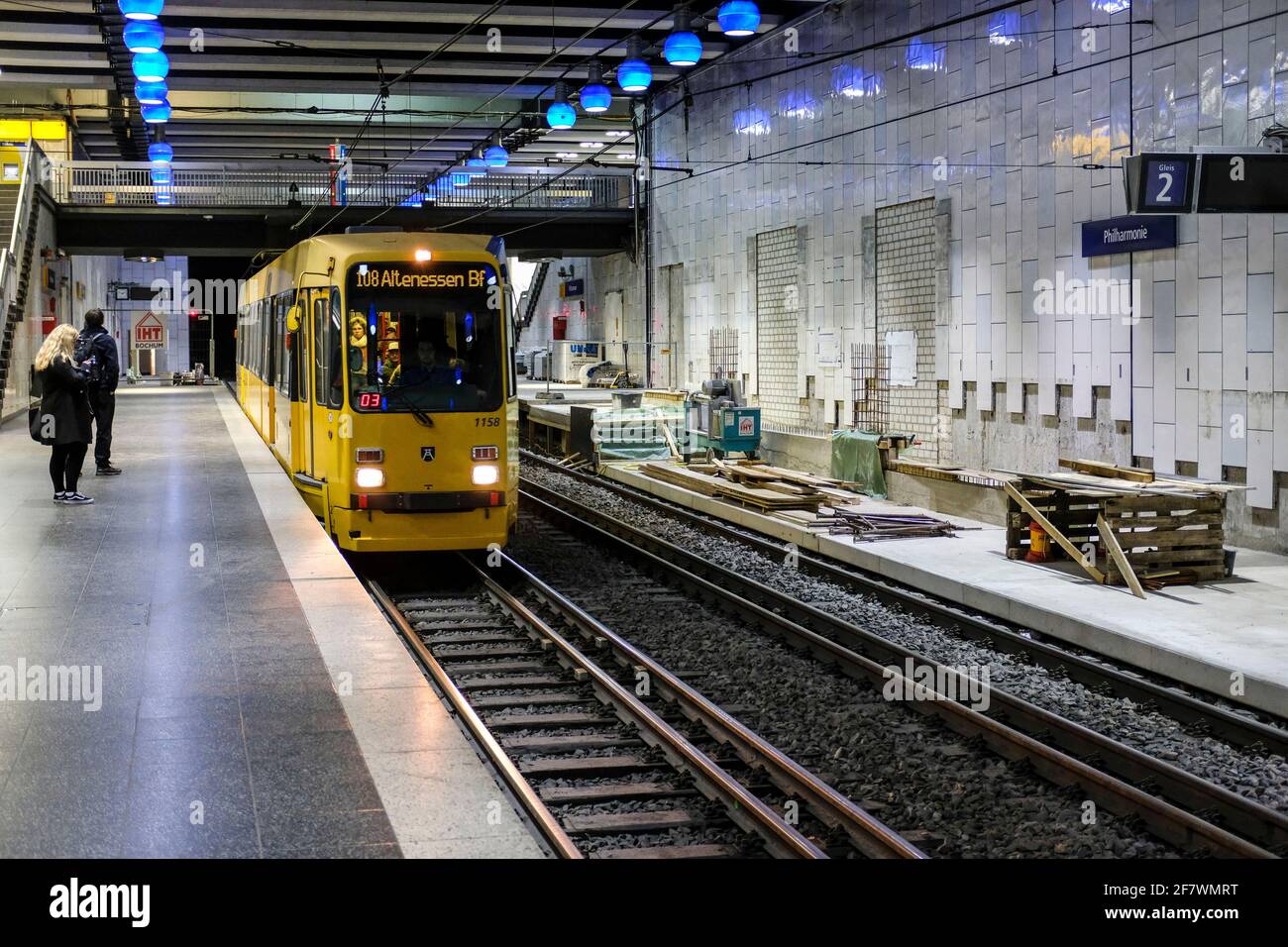 14.02.2020, Essen, Nordrhein-Westfalen, Deutschland - Baustelle in der Essener U-Bahnhaltestelle Philharmonie. Die Bahnsteige werden teilweise abgesen Stock Photo