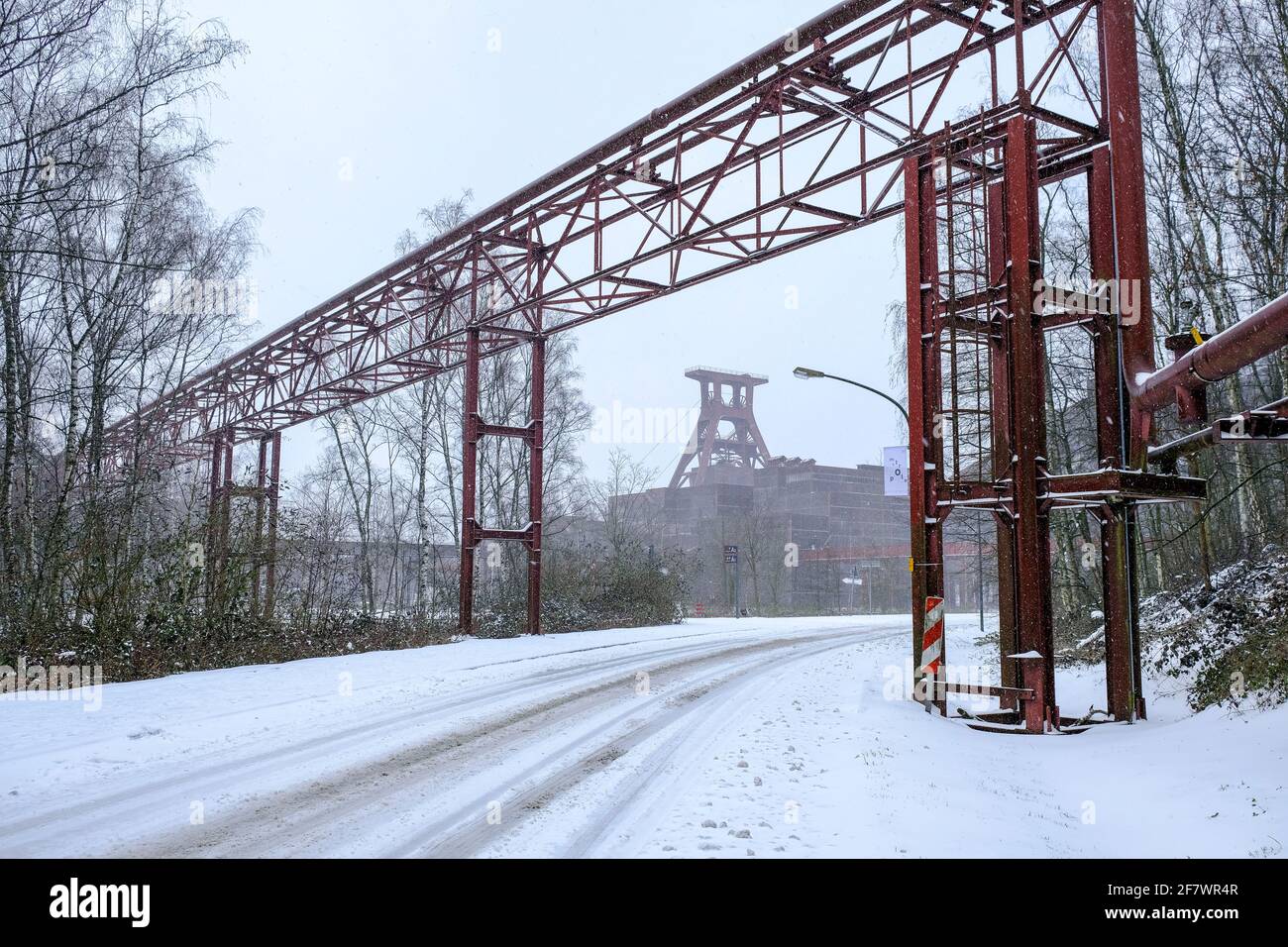 07.02.2021, Essen, Nordrhein-Westfalen, Deutschland - Zeche Zollverein im Schnee Stock Photo