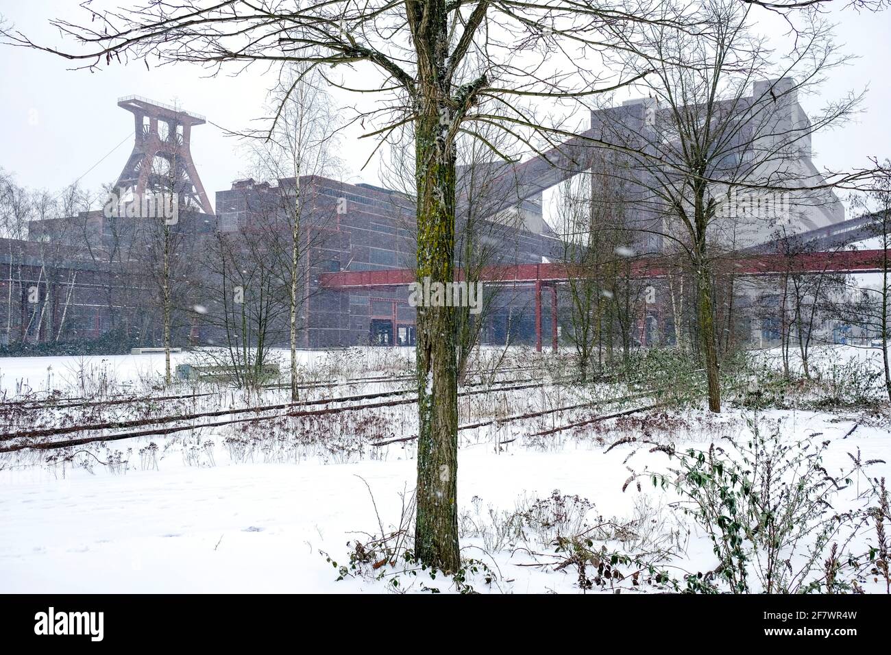 07.02.2021, Essen, Nordrhein-Westfalen, Deutschland - Zeche Zollverein im Schnee Stock Photo