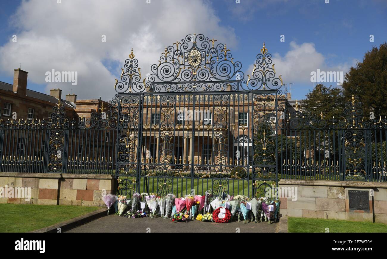 Flowers left at the gates of Hillsborough Castle, Northern Ireland, following the announcement of the death of the Duke of Edinburgh at the age of 99. Picture date: Saturday April 10, 2021. Stock Photo