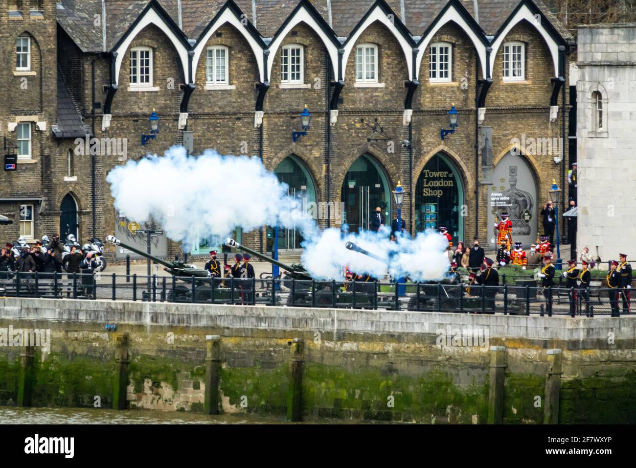 London, 10th April, 2021. 41 Gun salute by the Honourable Artillery Company at the Tower of London to mark death of HRH Prince Philip, Duke of Edinburgh. Stock Photo