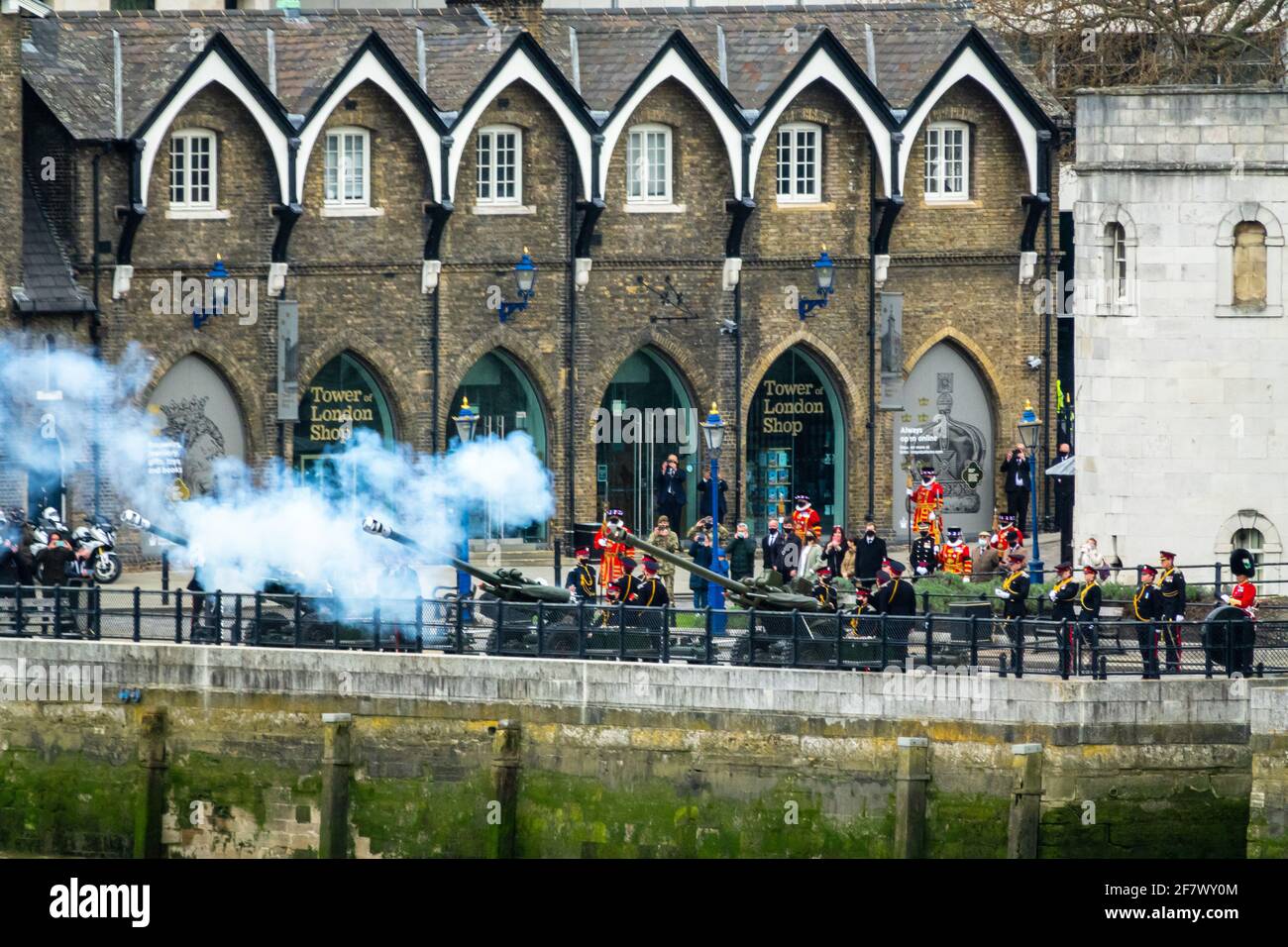 London, 10th April, 2021. 41 Gun salute by the Honourable Artillery Company at the Tower of London to mark death of HRH Prince Philip, Duke of Edinburgh. Stock Photo