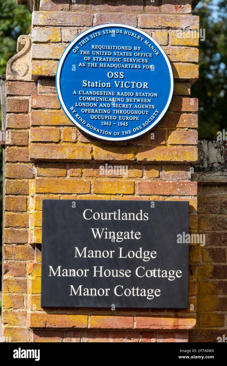 A blue plaque fixed to a wall at the main entrance to the site of houses that played an important part during the second world war, in Hurley village Stock Photo