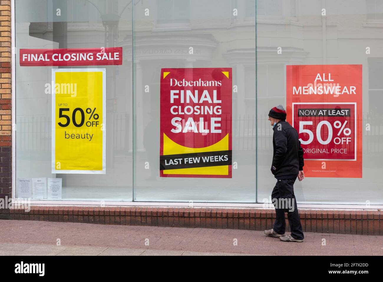 Final closing store sale signs hires stock photography and images Alamy