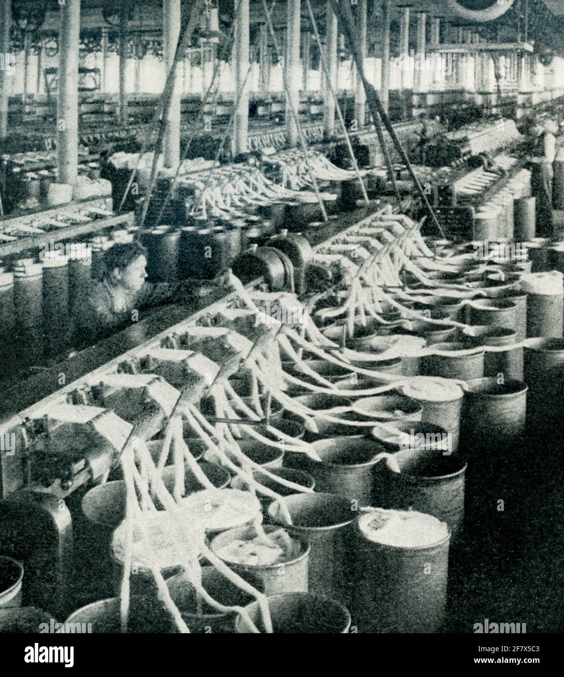 This 1903 photo shows the interior of a cotton mill. Stock Photo