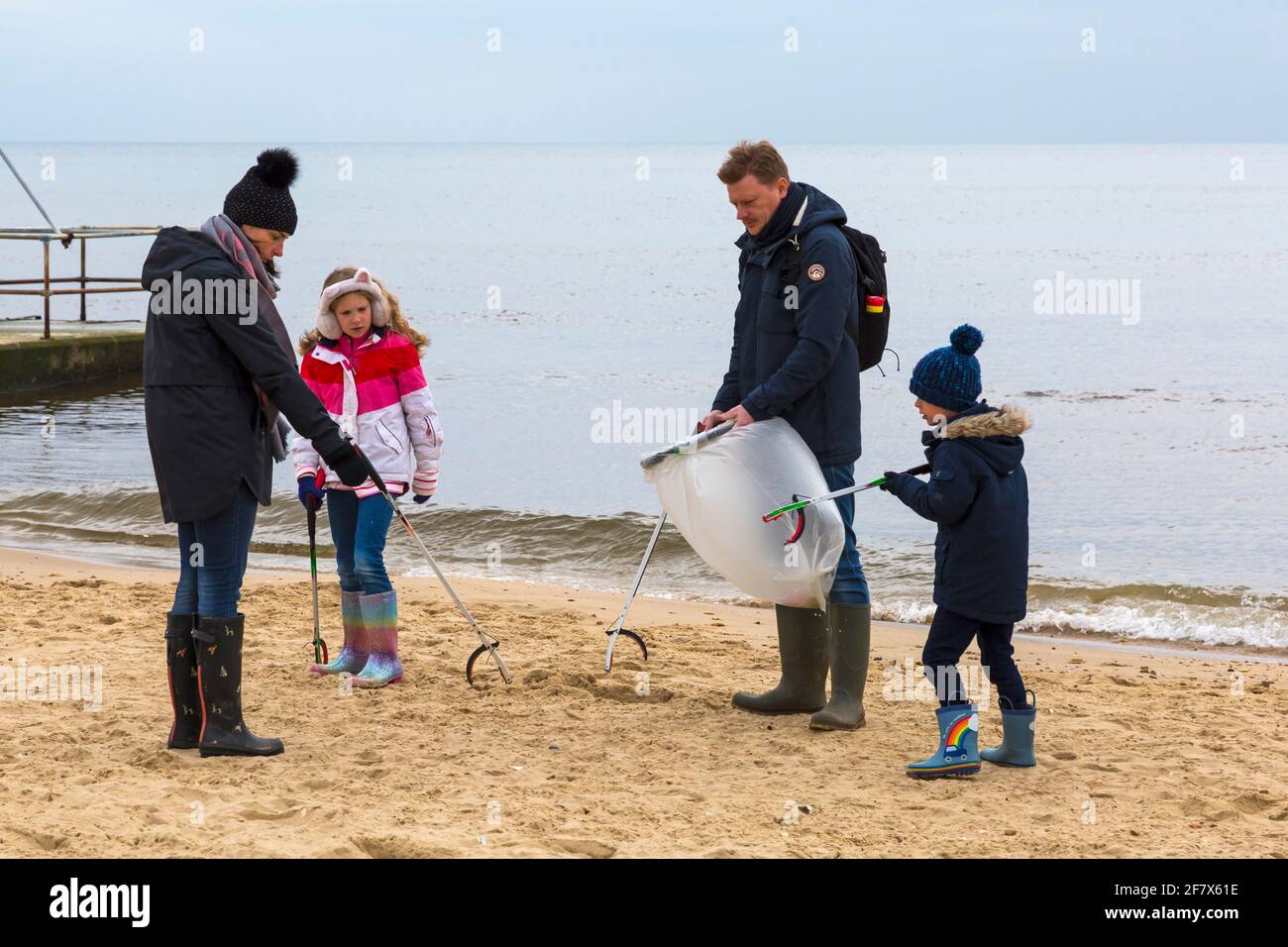 Pick up litter family hires stock photography and images Alamy