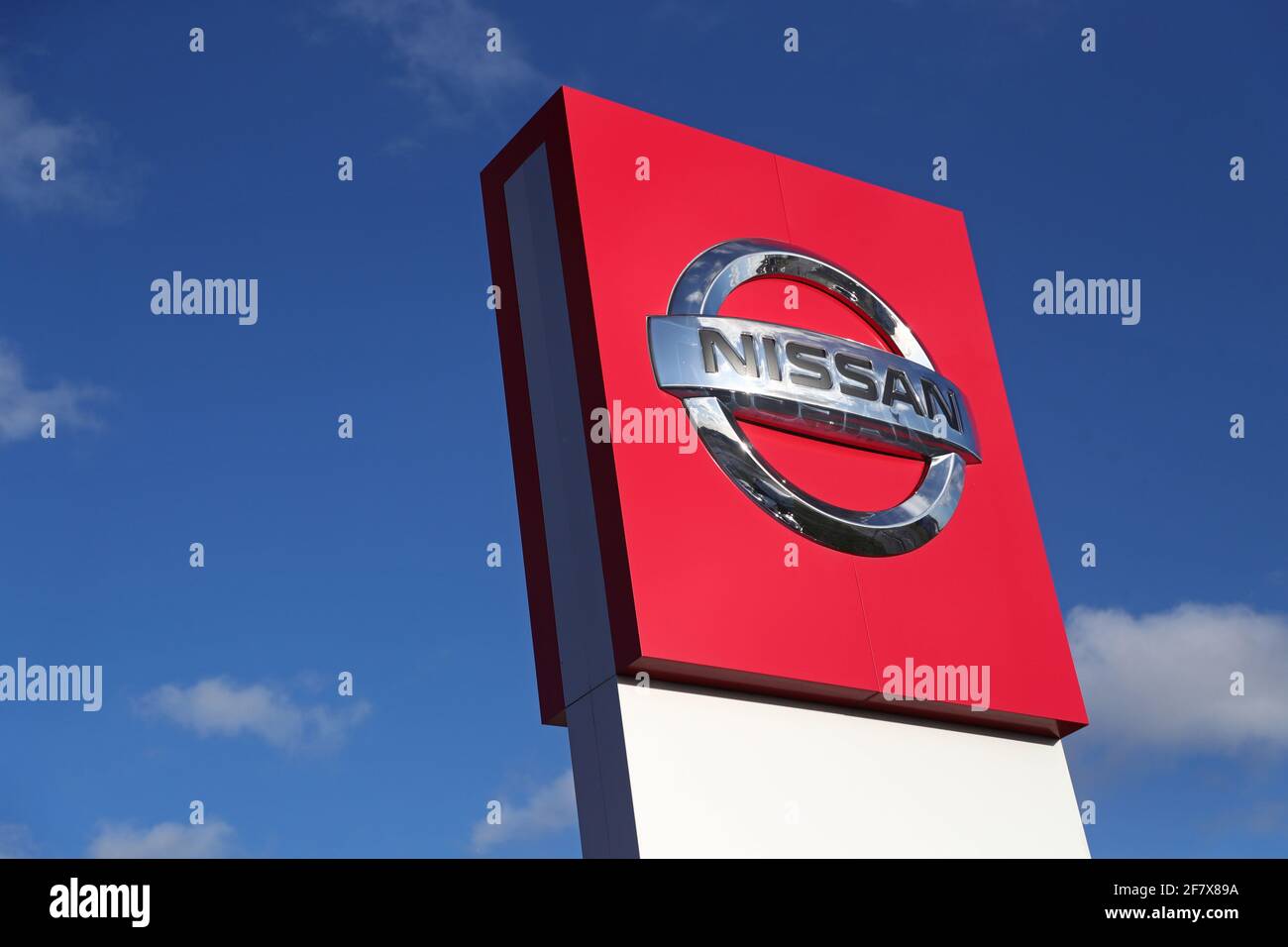 Nissan car shop Stock Photo Alamy
