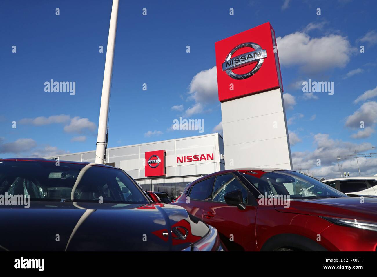 Nissan car shop Stock Photo Alamy