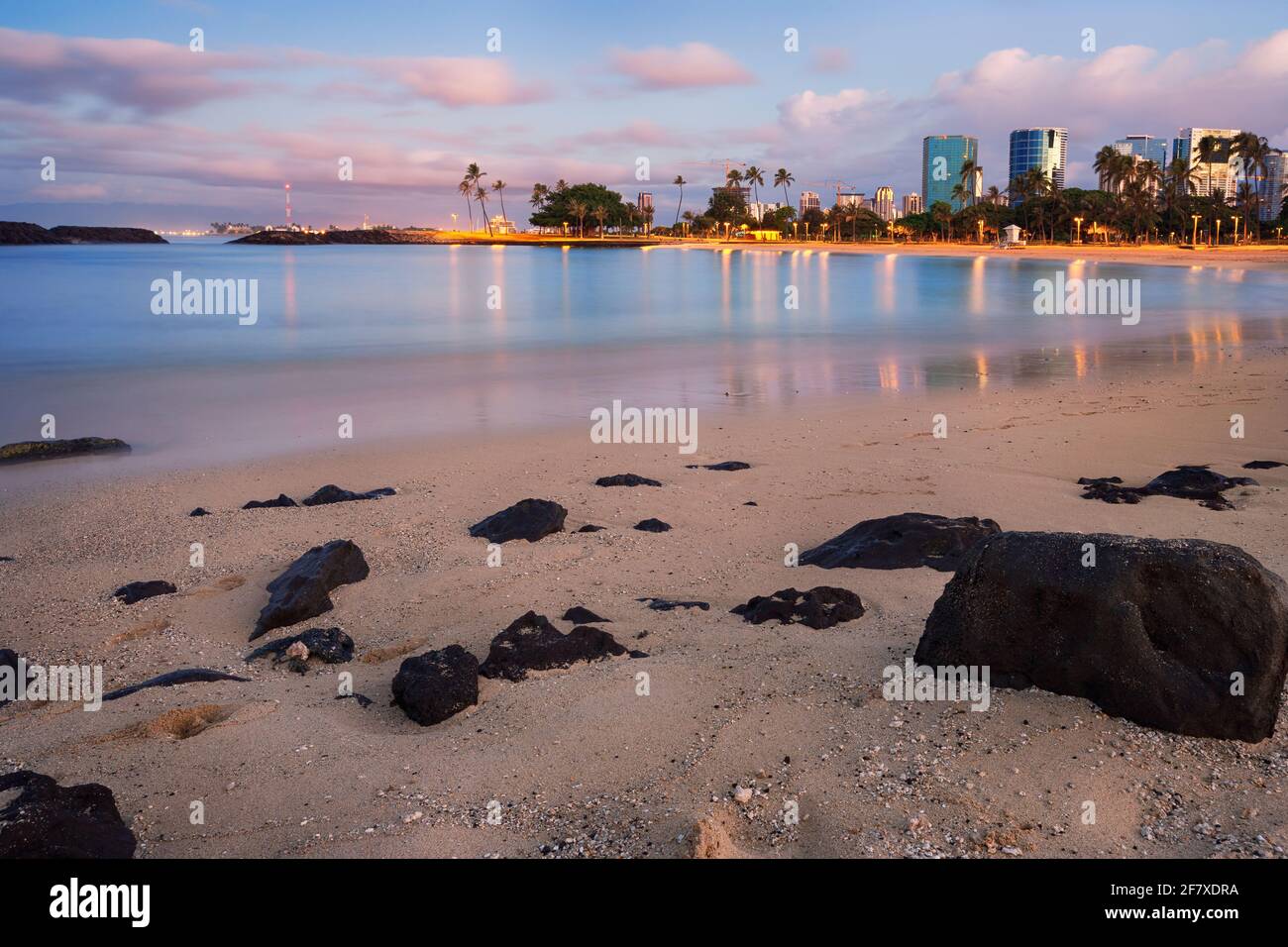Honolulu skyline lagoon sunset hi-res stock photography and images - Alamy