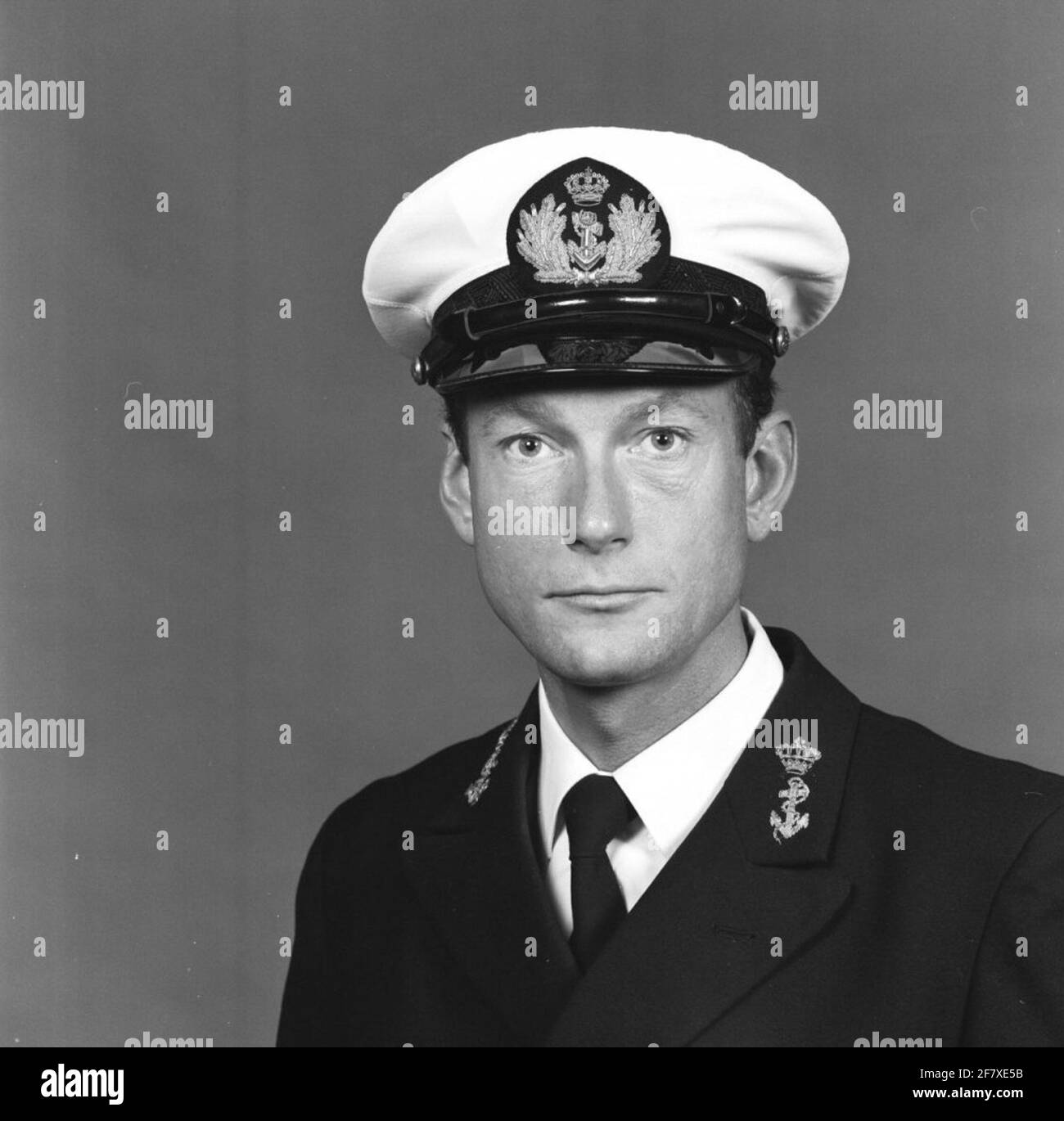 Lieutenant at sea of the first class S.van der Sluys, commander HR MS ...