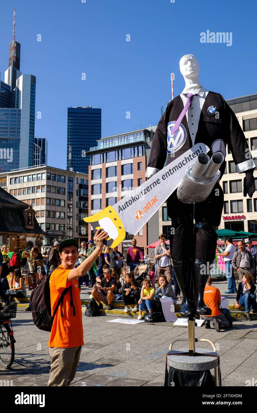 14.09.2019, Frankfurt am Main, Hessen, Deutschland - Auf dem Platz an der Hauptwache in Frankfurt versammeln sich Demonstranten und Aktivisten verschi Stock Photo
