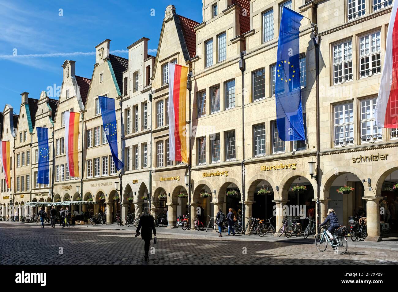 13.05.2019, Muenster, Nordrhein-Westfalen, Deutschland -Radfahrer und Fussgaenger auf dem Prinzipalmarkt in Muenster Stock Photo