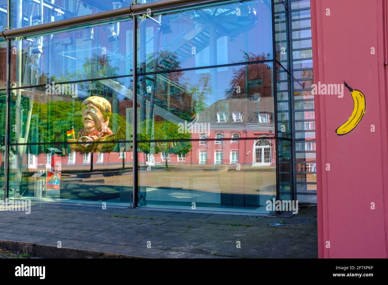 07.05.2020, Oberhausen, Nordrhein-Westfalen, Deutschland - Blick auf das Foyer des Hauptgebaeudes von Schloss Oberhausen, das die Ludwigsgalerie beher Stock Photo