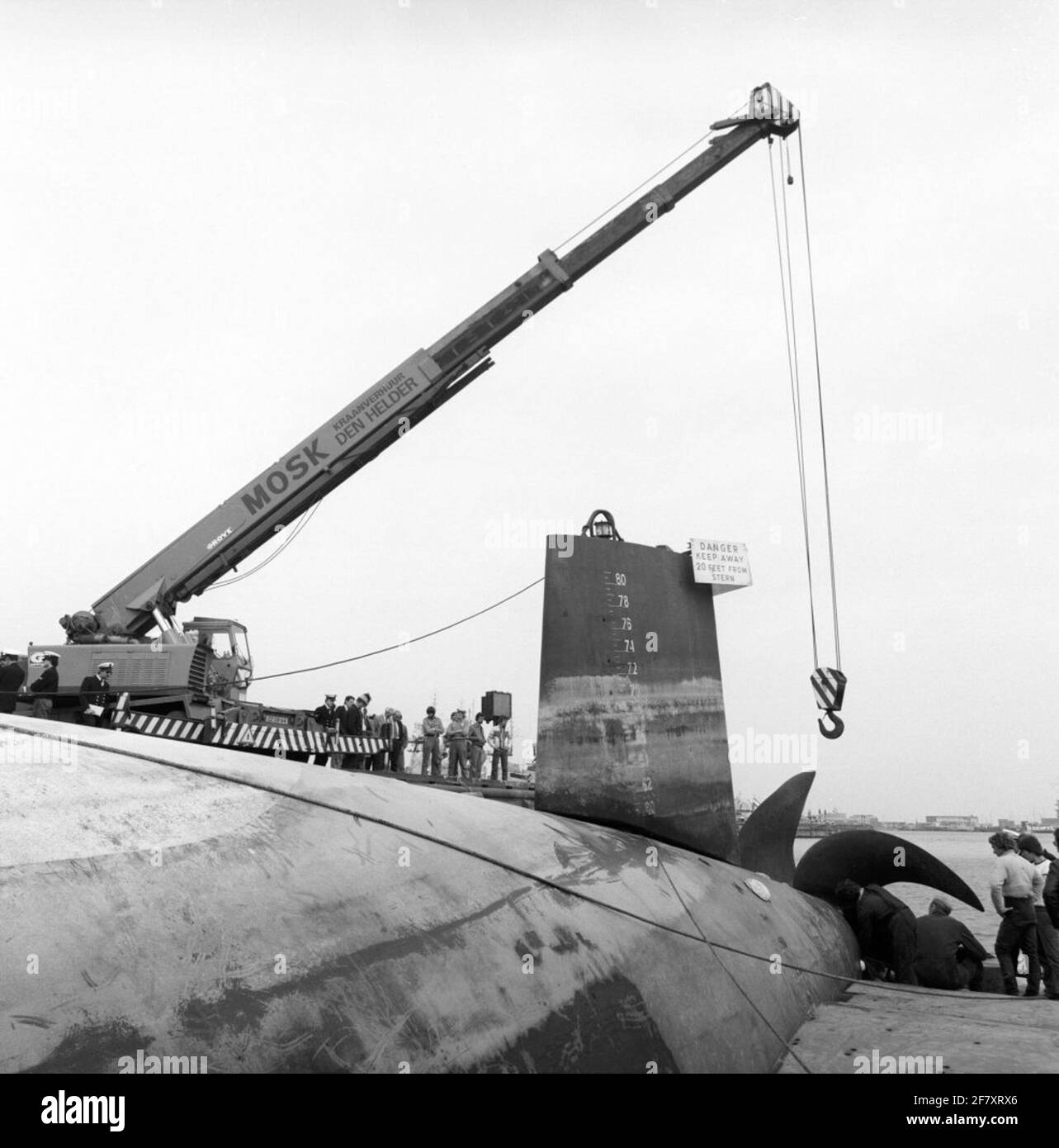 Cavitation research on scratches of submarines performed at the