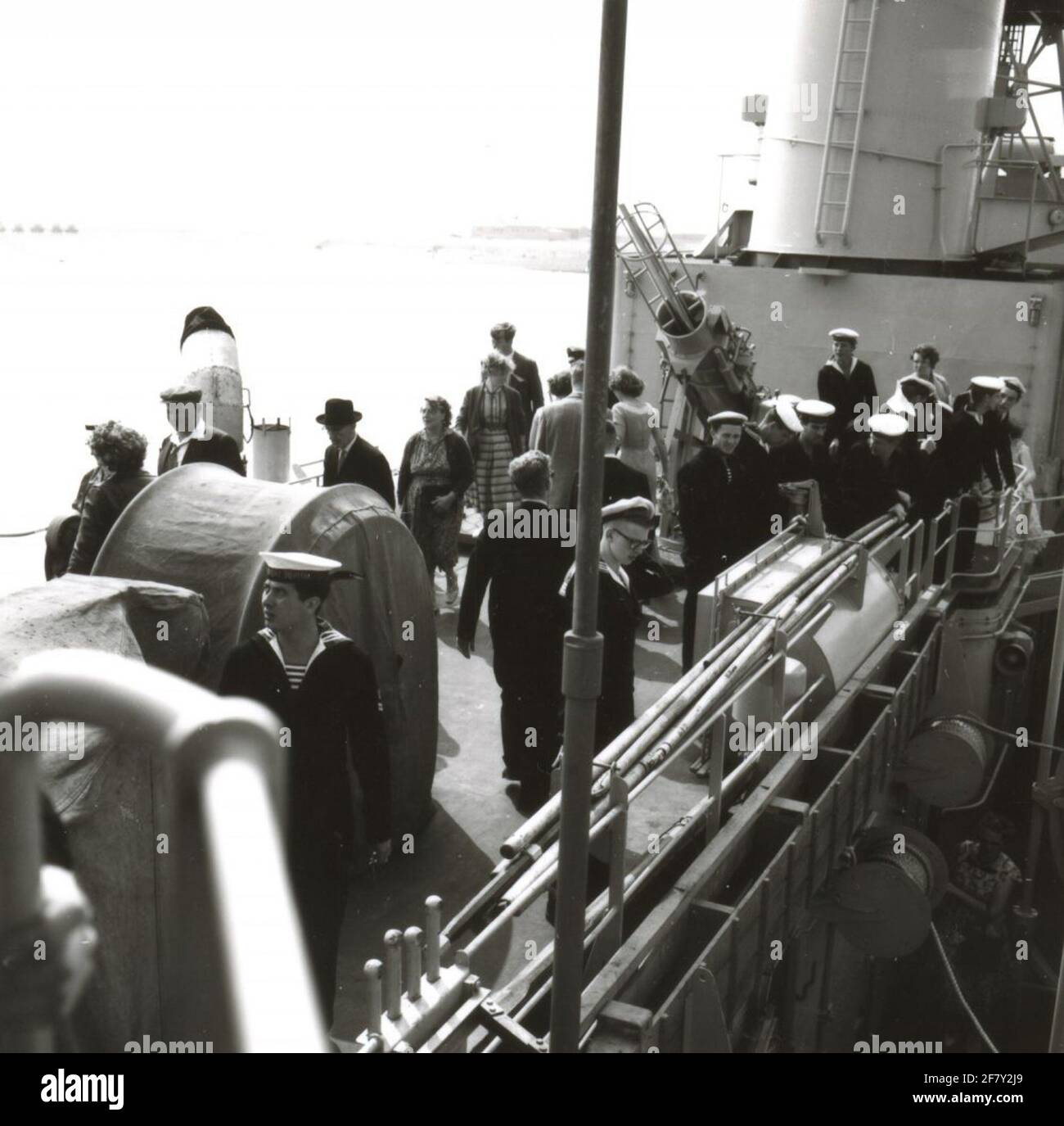 Submarine b-class Hr.Ms. Overijssel (1957-1982), Departure to New ...
