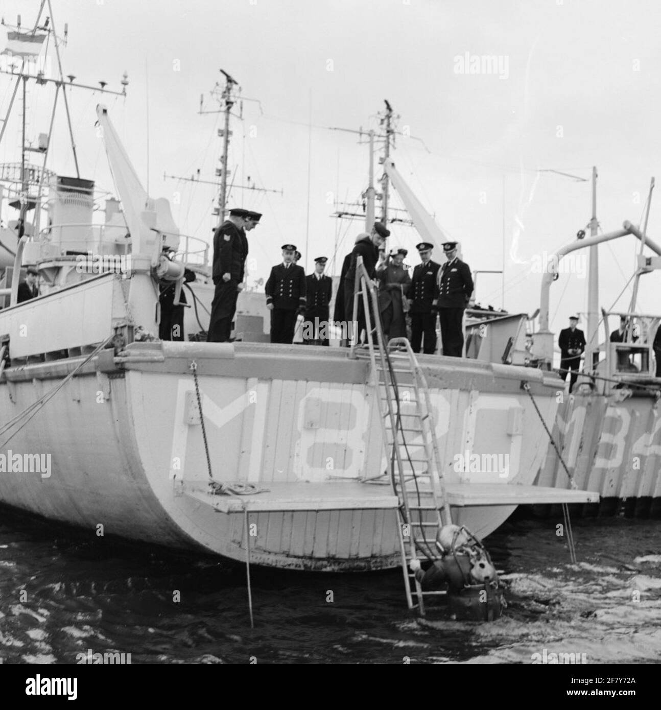 Princess Beatrix brings an introductory visit to various parts of the Royal Navy. Demonstration through a diving team from the diving vessel (1962-1985) Hr.Ms. Woerden (1957-?). Stock Photo