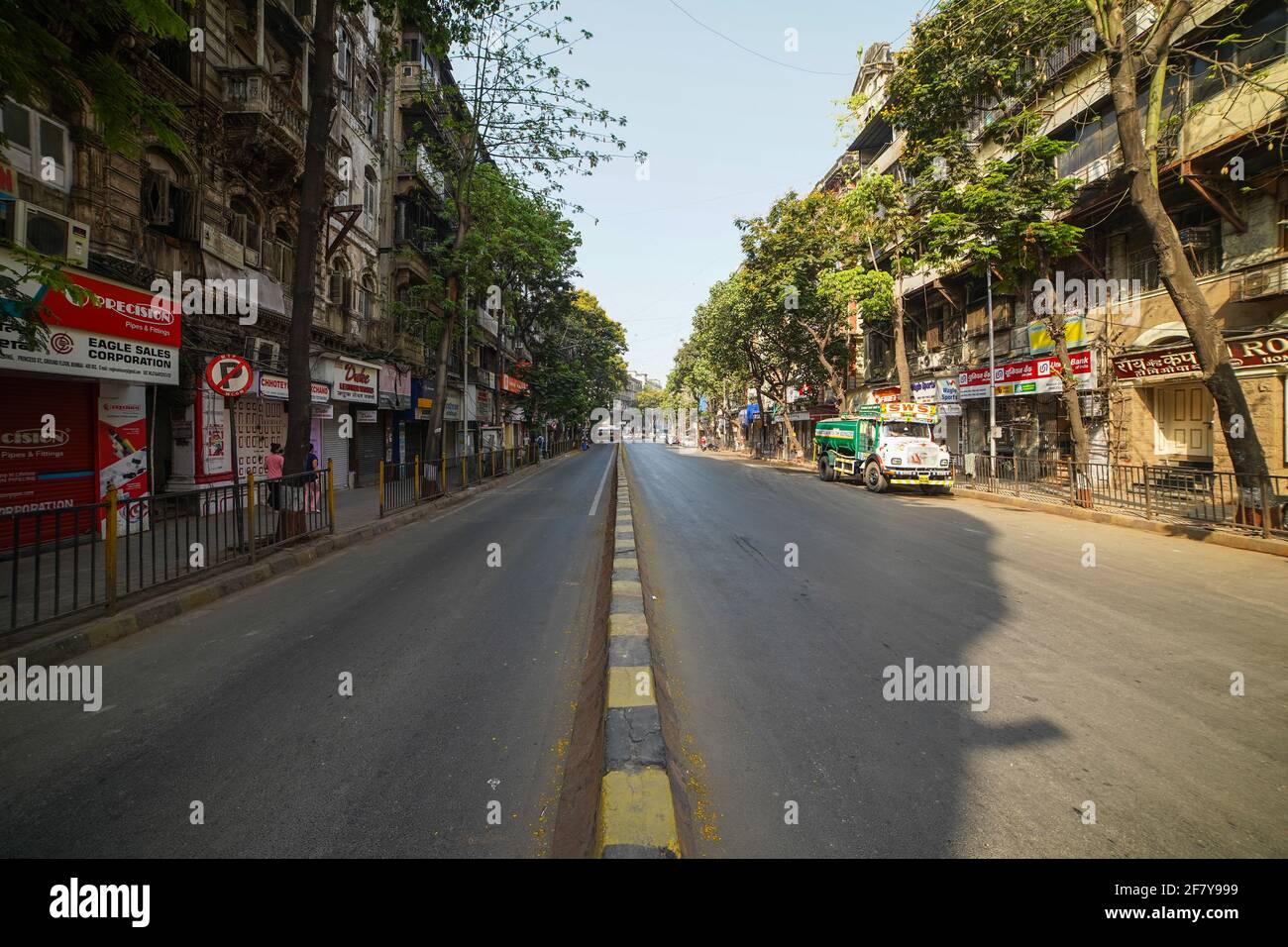 Empty market street shops india hi-res stock photography and images - Alamy