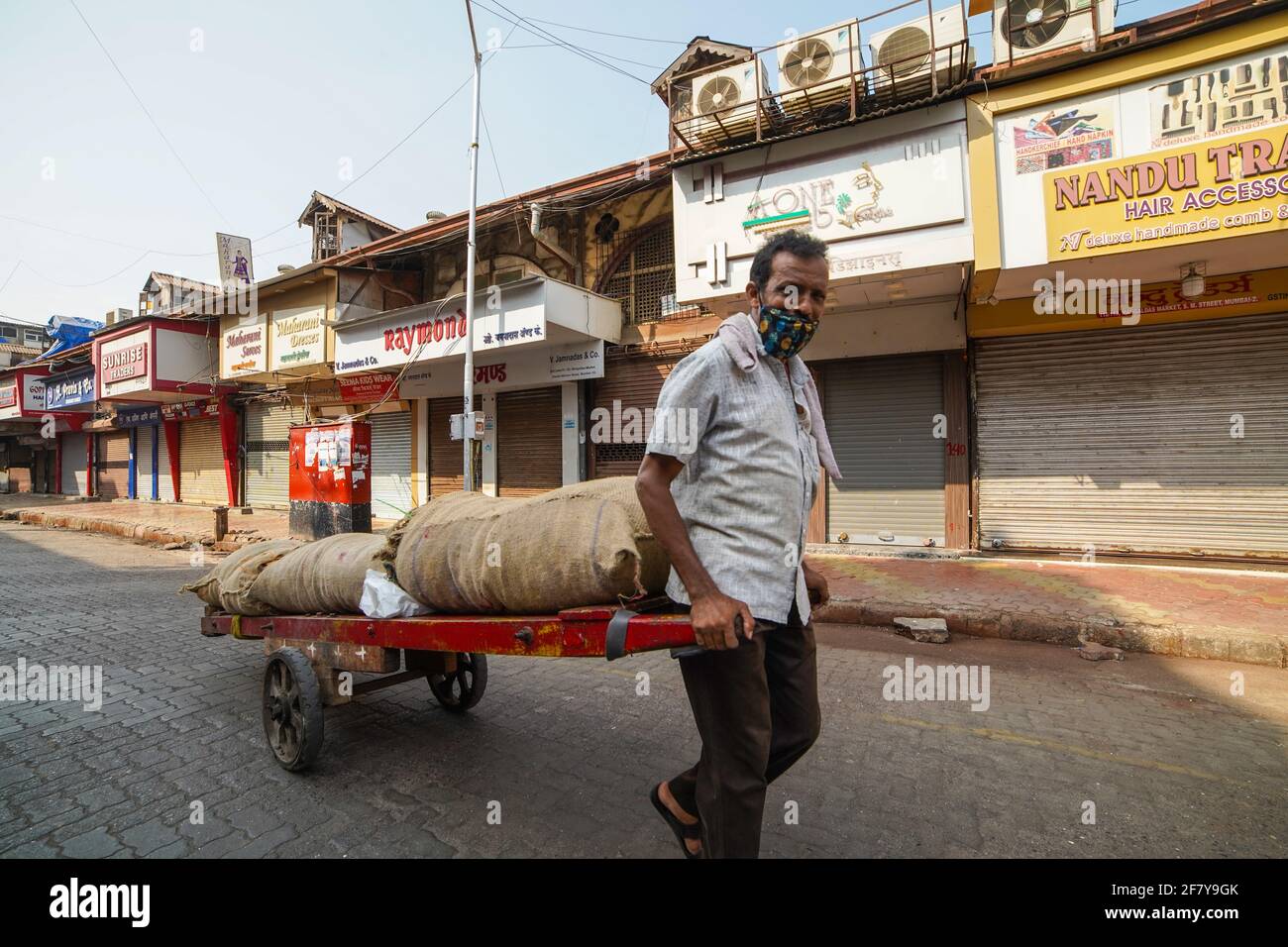 Empty market street shops india hi-res stock photography and images - Alamy