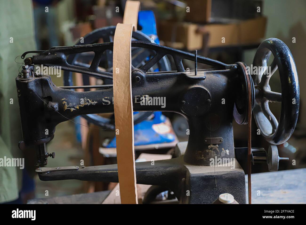 Sewing machine in the factory of boots, saddlery, footwear and leather  crafts in the municipality of Moctezuma. Moctezuma, Sonora, Mexico. .  (Photo by Luis Gutierrez / Norte Photo) Maquina de coser en