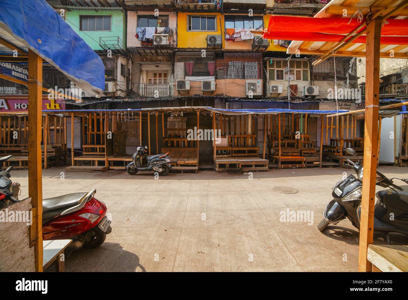 Empty market street shops india hi-res stock photography and images - Alamy