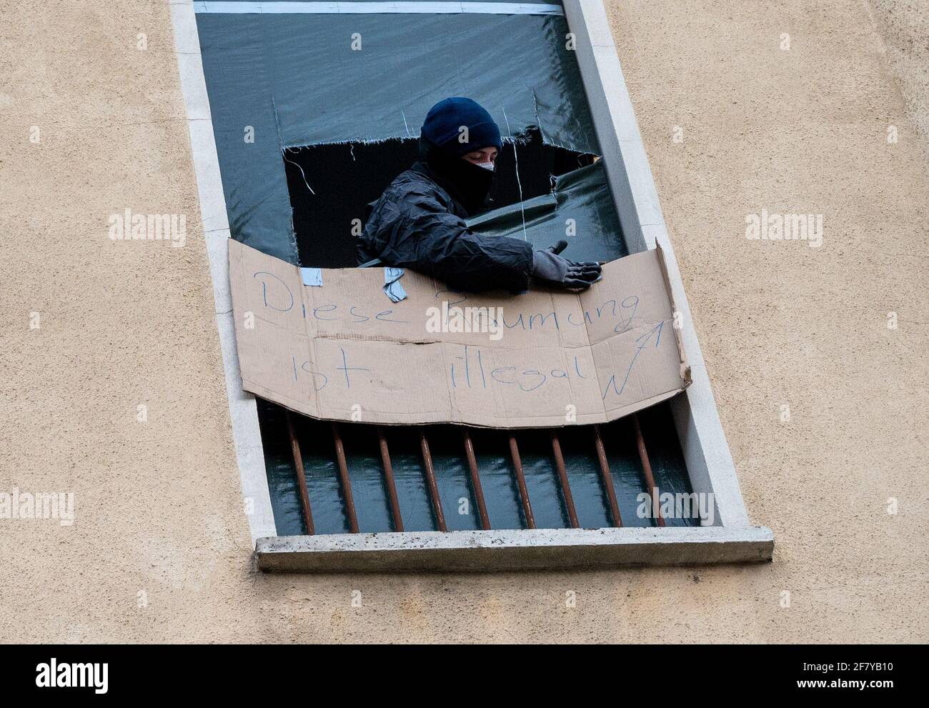 Berlin, Germany. 10th Apr, 2021. In Berlin Lichtenberg a vacant house has been occupied. Credit: Christophe Gateau/dpa/Alamy Live News Stock Photo