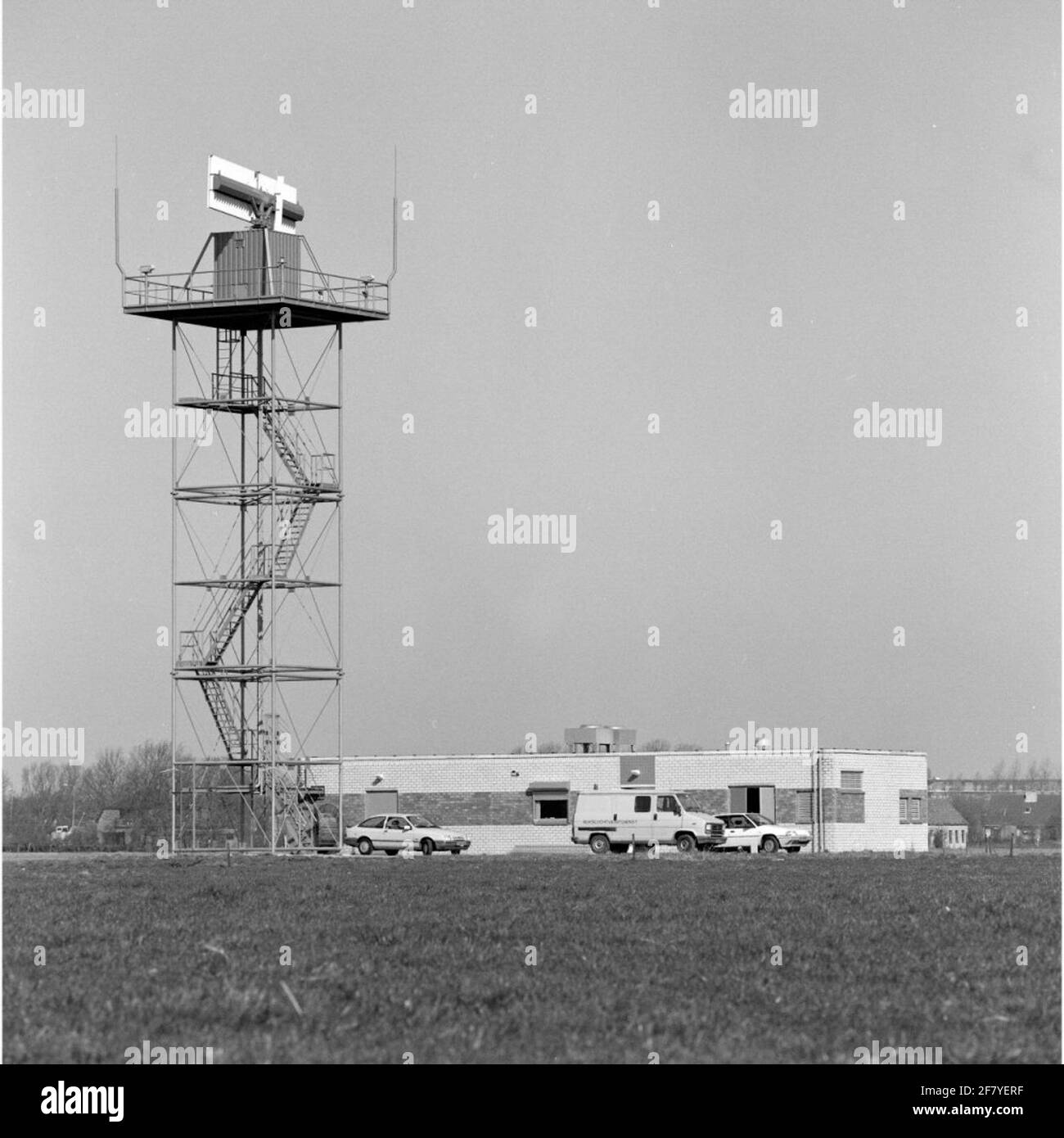 The SSR (Secundary Surveillance Radar) at the MarineLiegkamp de Kooy in March 1990. Stock Photo