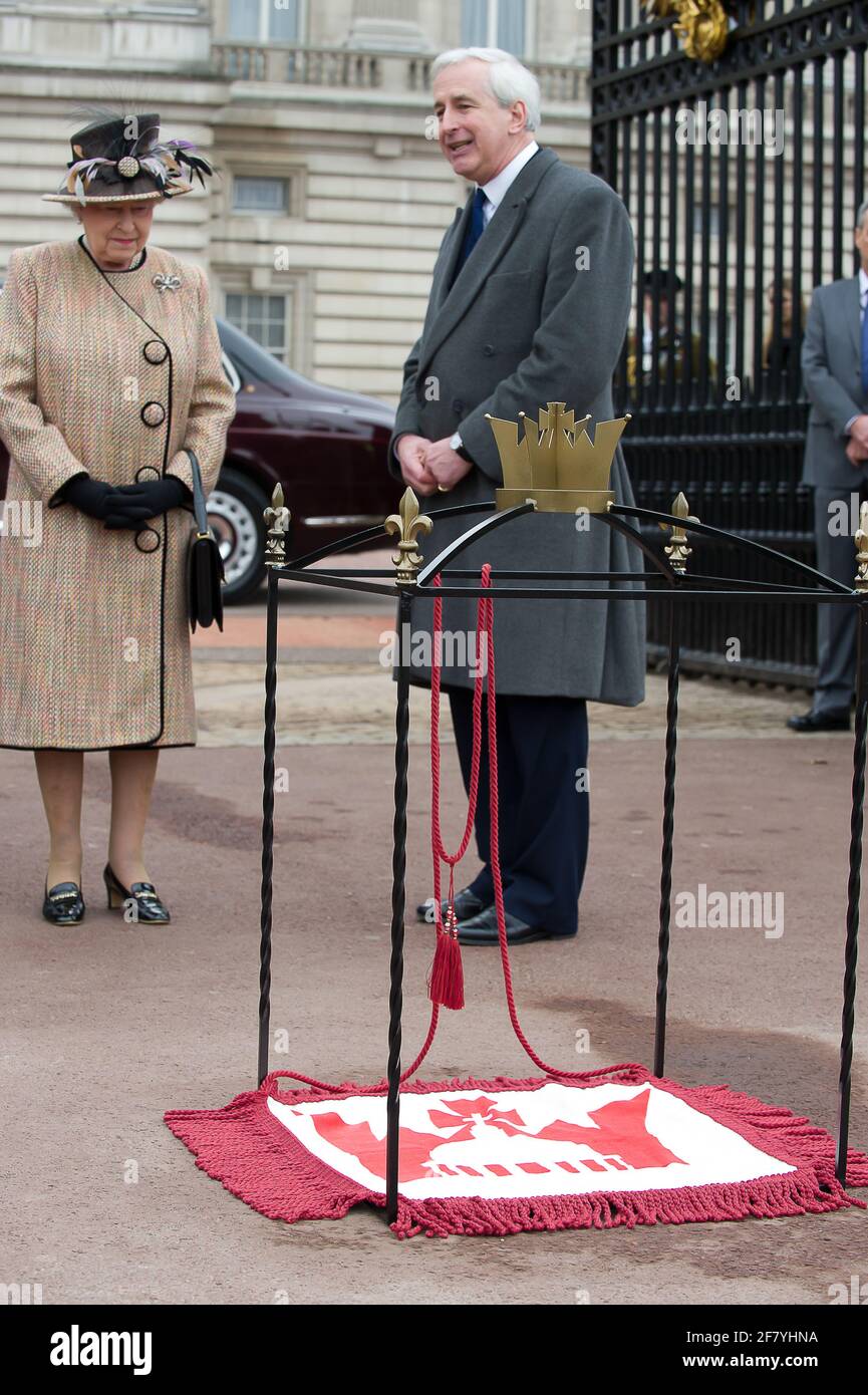 London, UK. 29th February, 2012. Queen Elizabeth II, HRH Prince Philip and HRH The Duke of Gloucester attended a ceremony today to unveil the Jubilee Greenway marker outside Buckingham Palace. Royal Historian Hugo Vickers hosted the event together with Jim Walker the Director of the Jubilee Greenway. The Jubilee Greenway is a walking and cycling route around London that was completed this year to mark the Diamond Jubilee of Queen Elizabeth II. Credit: Maureen McLean/Alamy Stock Photo