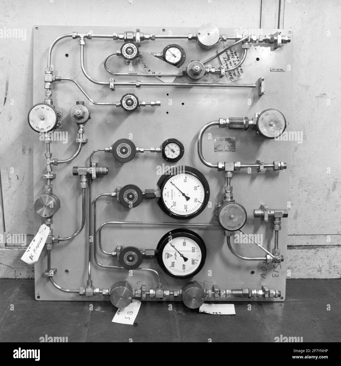 Armywrk places, maintenance and verification of a manometer sign, 1977 ...