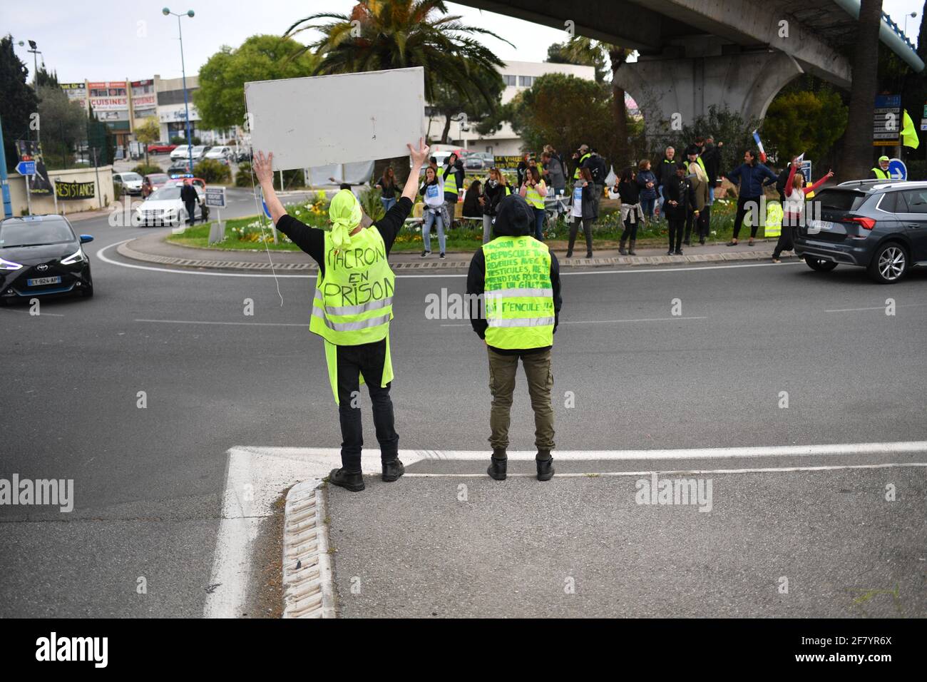 Demonstration of yellow vests on the Rond-Point de Provence in Antibes,  France, on April 10, 2021. Photo by Lionel Urman/ABACAPRESS.COM Stock Photo  - Alamy