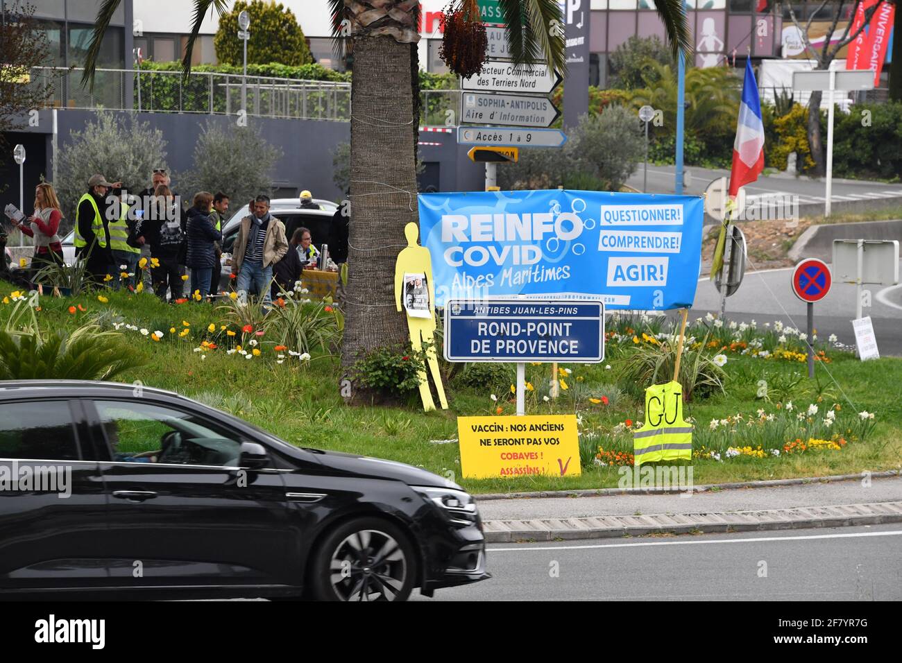 Demonstration of yellow vests on the Rond-Point de Provence in Antibes,  France, on April 10, 2021. Photo by Lionel Urman/ABACAPRESS.COM Stock Photo  - Alamy