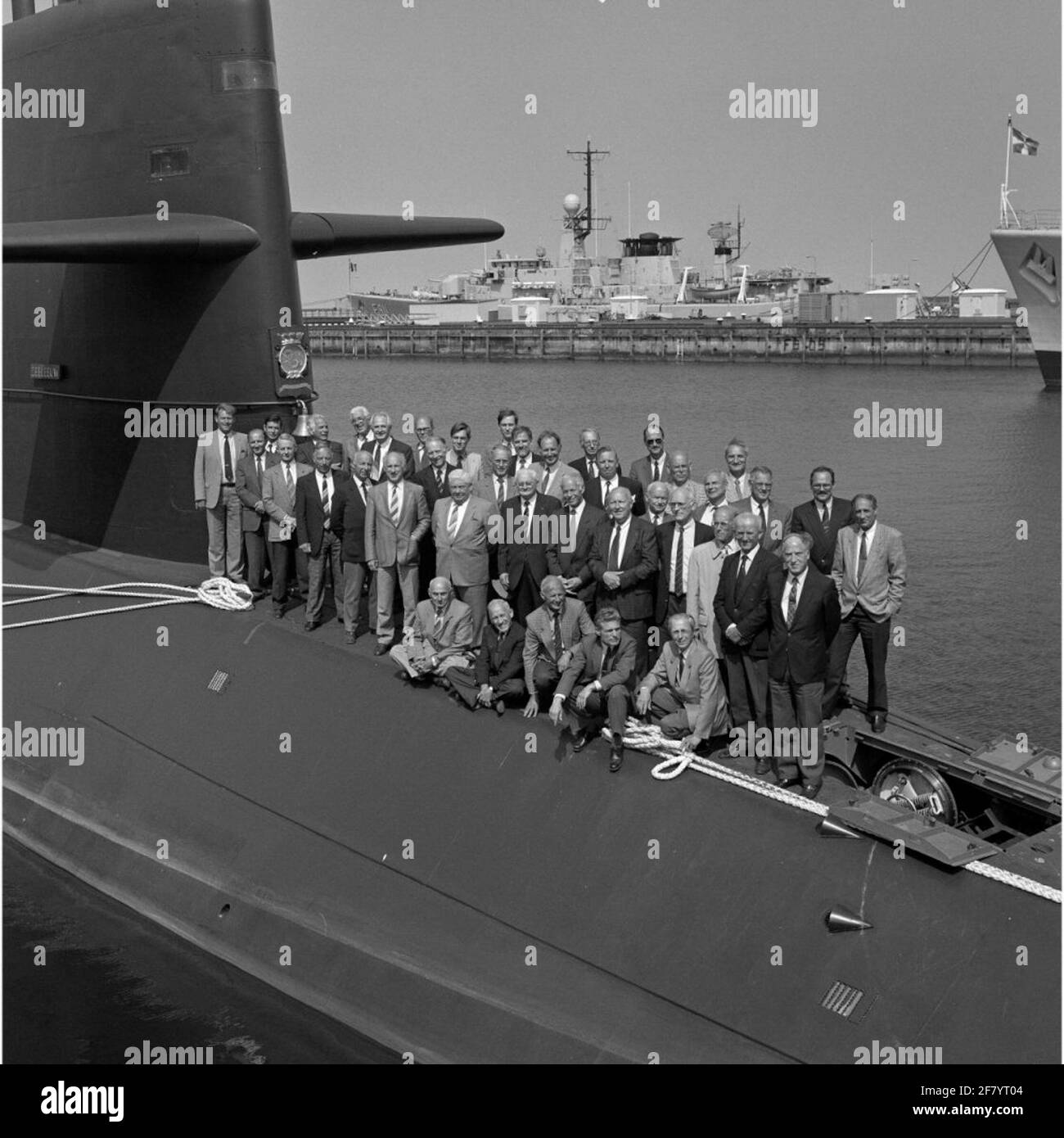 Reunion of the electrical engineering service officers (ED) of the 'old' submarine Hr.Ms. Sea lion (1953-1969) collected on the deck of the 'new' submarine Hr.Ms. Sea lion (1990) in May 1990. In the background lies the Belgian frigate BNS Westdiep (F 911,1978) from the Wielingsmaatschap. Stock Photo