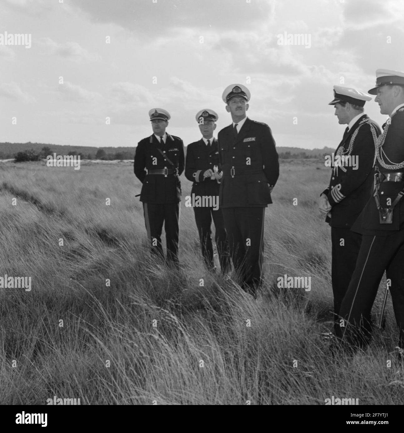 The commander general of the british royal marines general sir malcolm