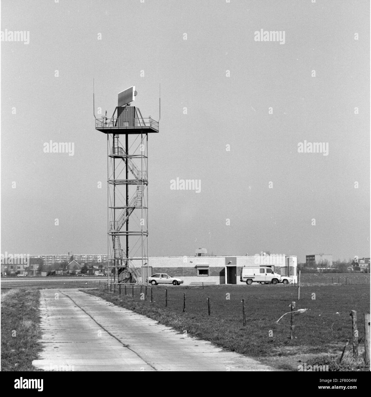 The SSR (Secundary Surveillance Radar) at the MarineLiegkamp de Kooy in March 1990. Stock Photo