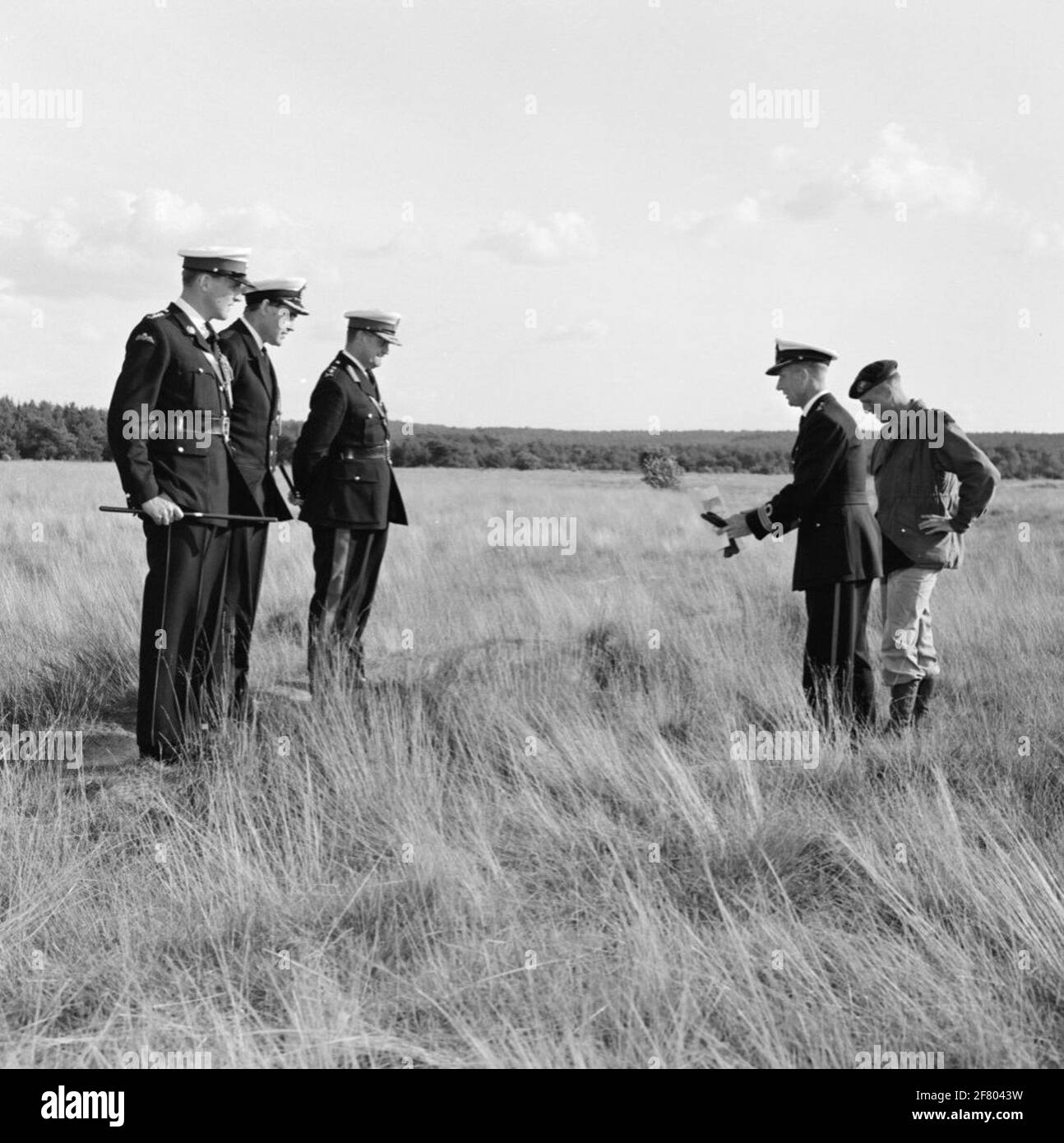 The commander general of the british royal marines general sir malcolm