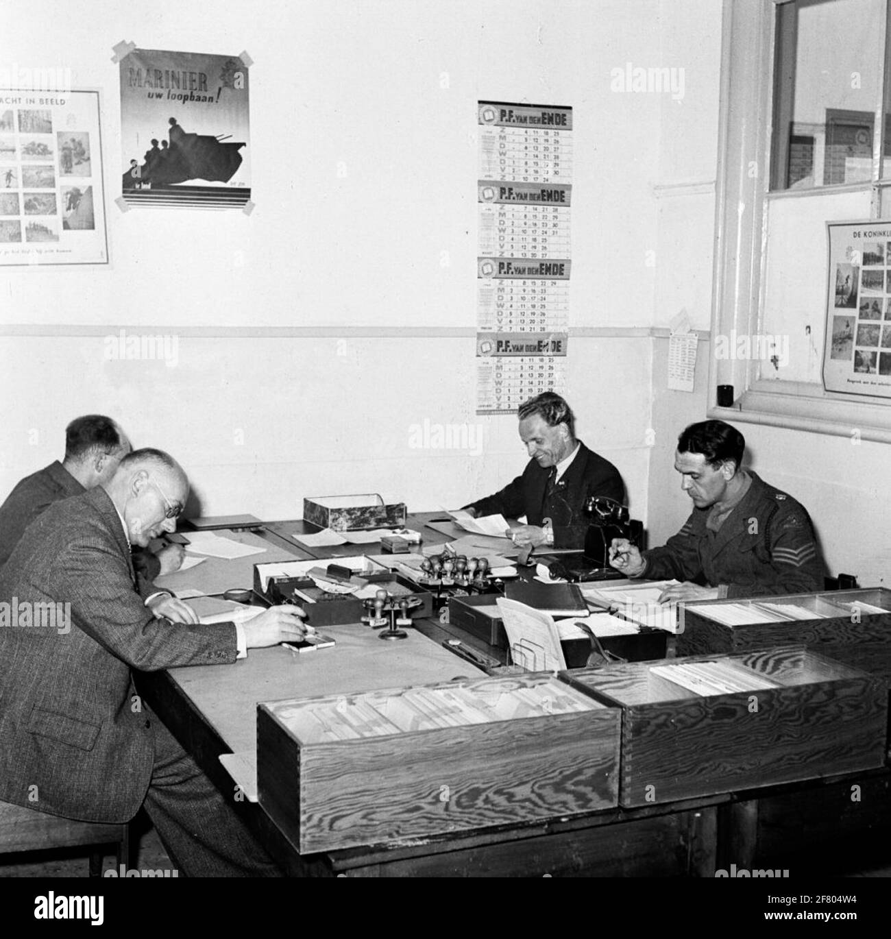 War work administration hi-res stock photography and images - Alamy