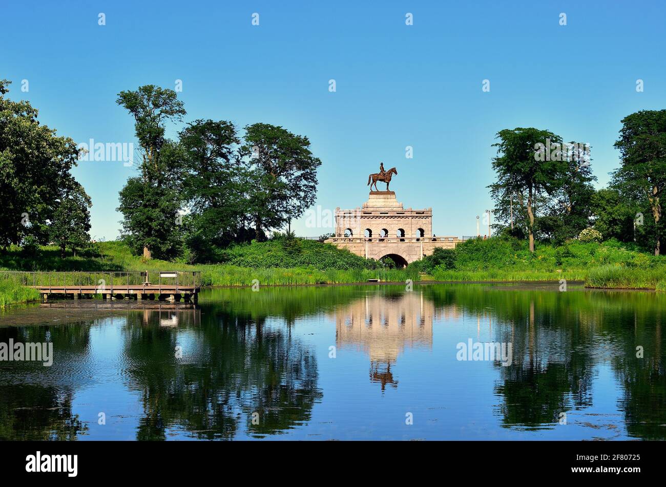 Chicago, Illinois, USA. The Ulysses S. Grant Memorial reflecting in the South Pond at Lincoln Park Zoo on a summer afternoon. Stock Photo