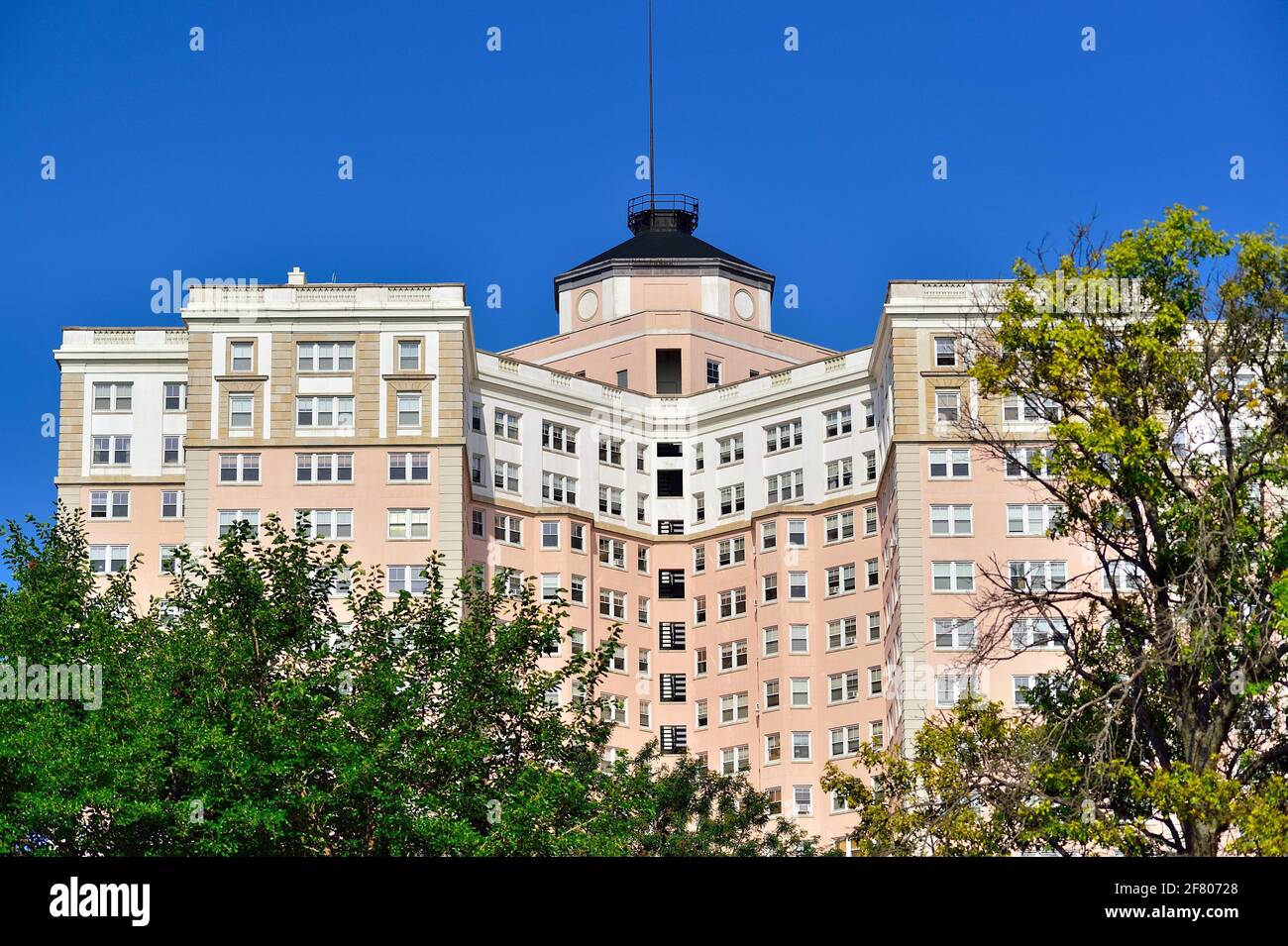 Chicago, Illinois, USA. The landmark Edgewater Beach Apartments