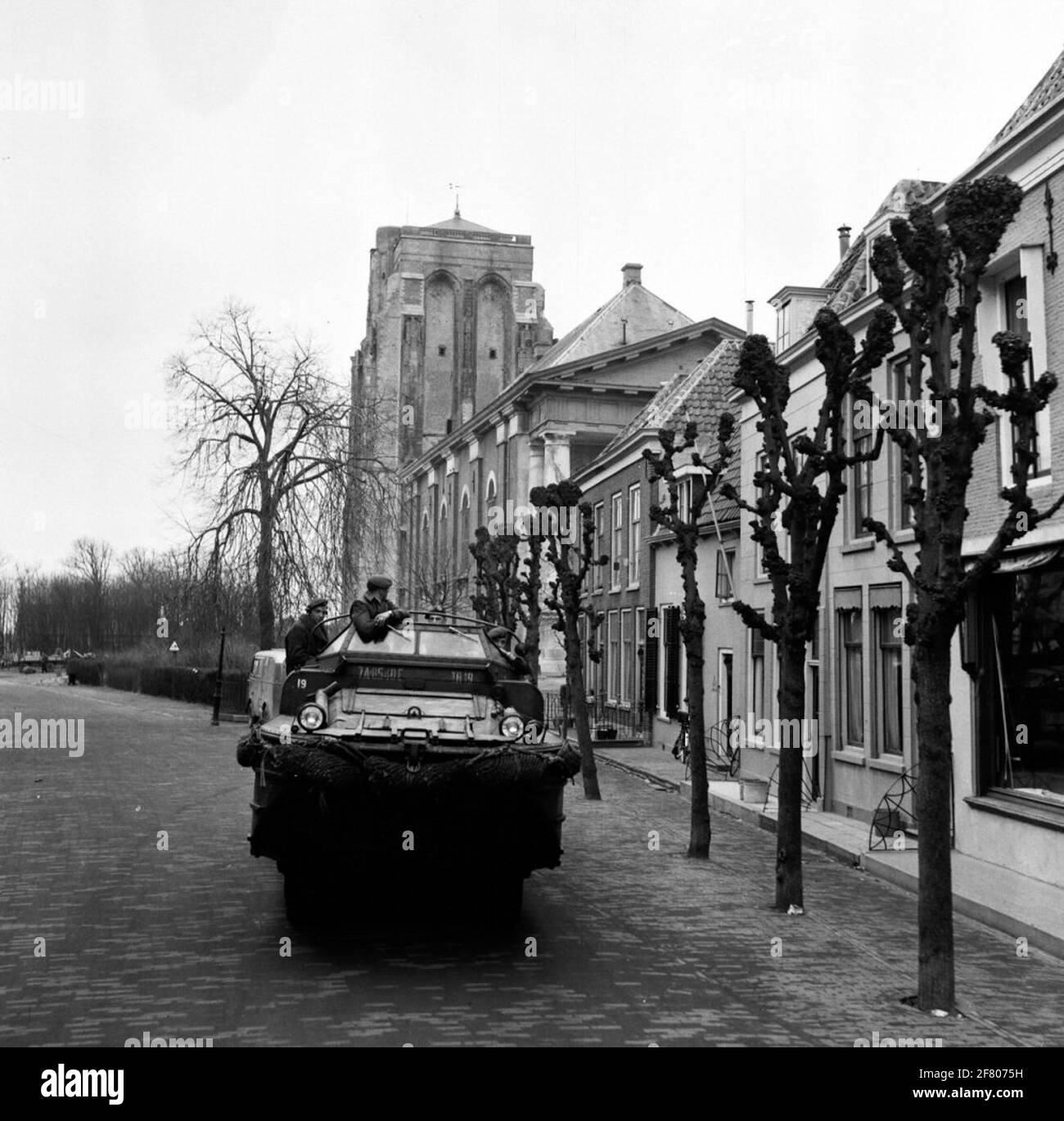 Watershortage disaster 1953. Dutch military care providers in Dukw's