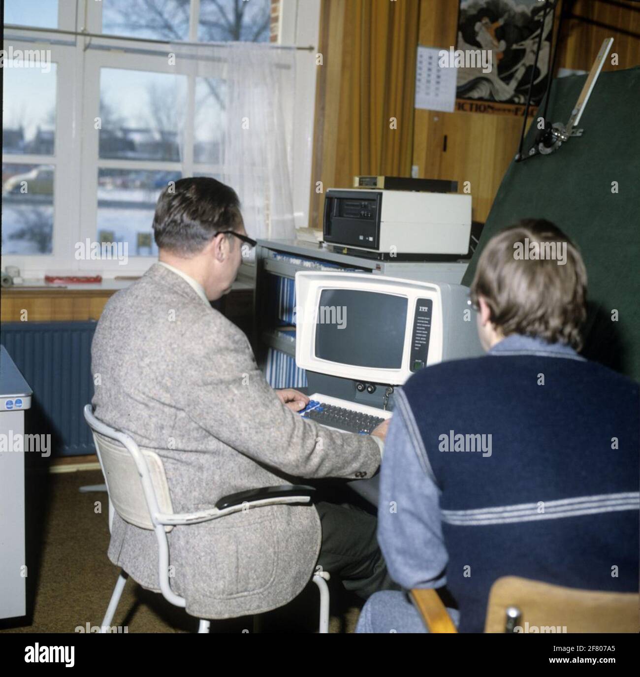 Working with a Personal Computer (PC) on the Rijkswerf (RW) in Den Helder in the early 1980s. Stock Photo