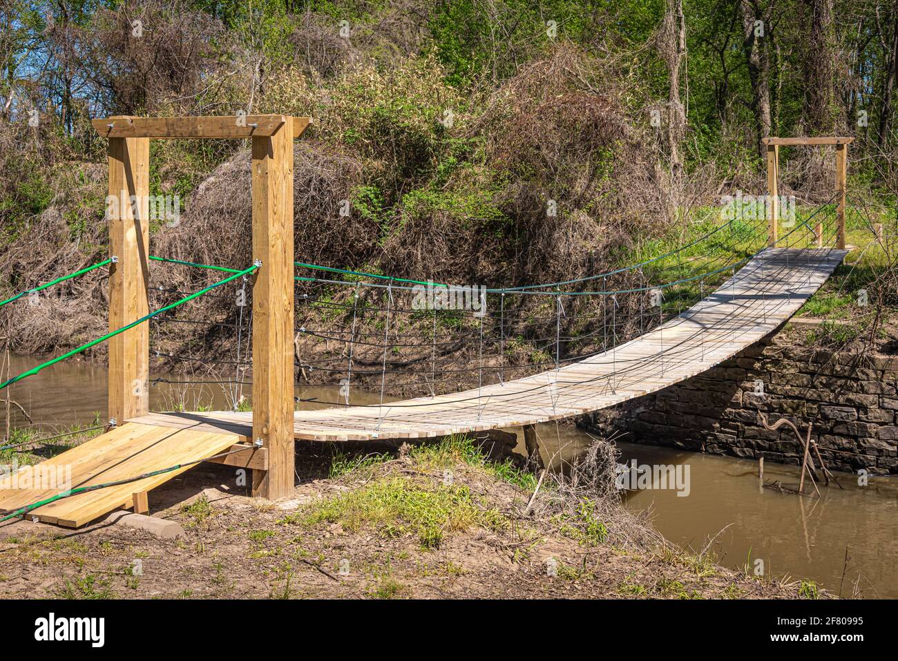 Swinging footbridge on the Jean-Pierre Choteau Nature Trail along the Neosho (Grand) River at Clinkenbeard Park in Fort Gibson, Oklahoma. (USA) Stock Photo